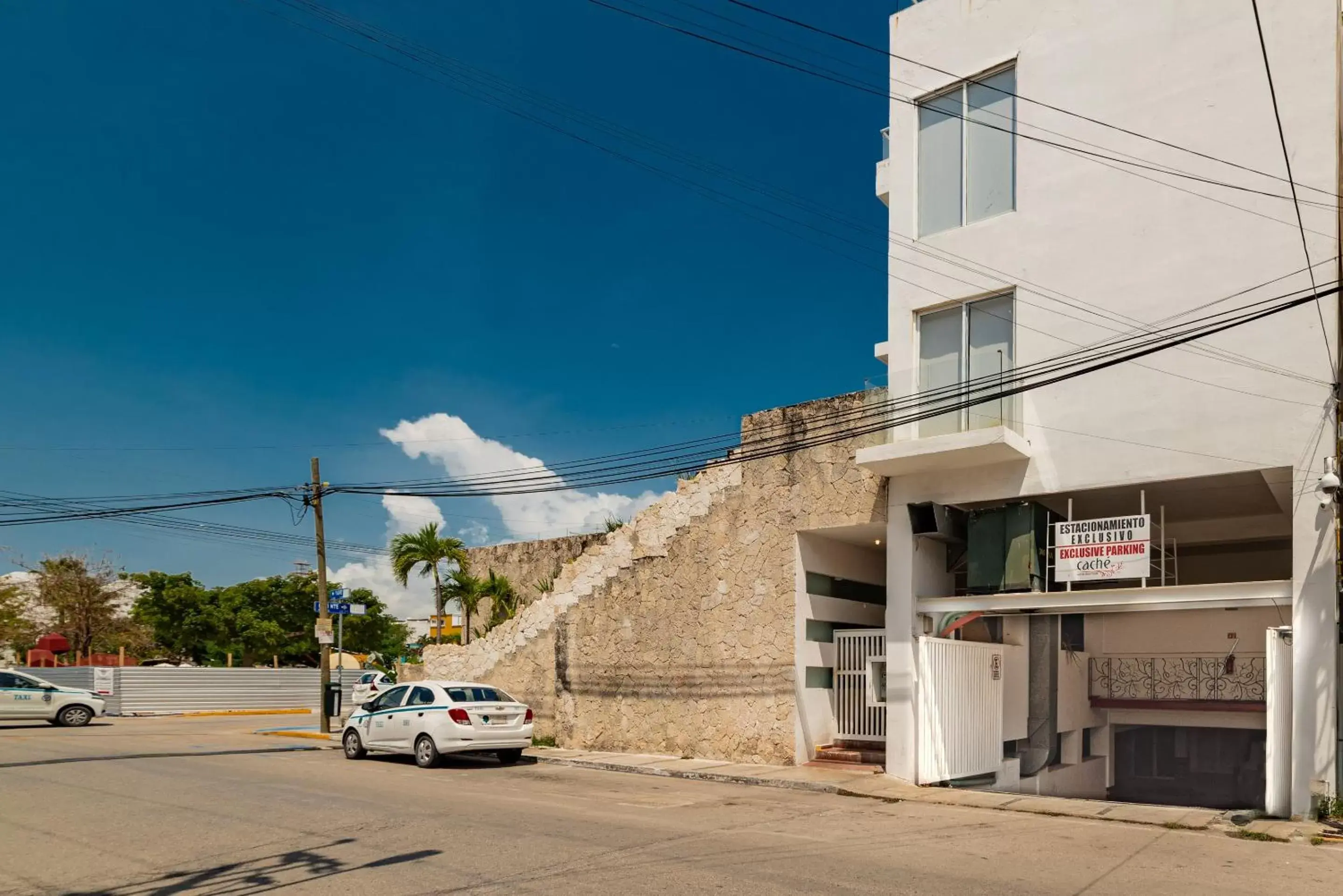 Neighbourhood, Property Building in Hotel Cache