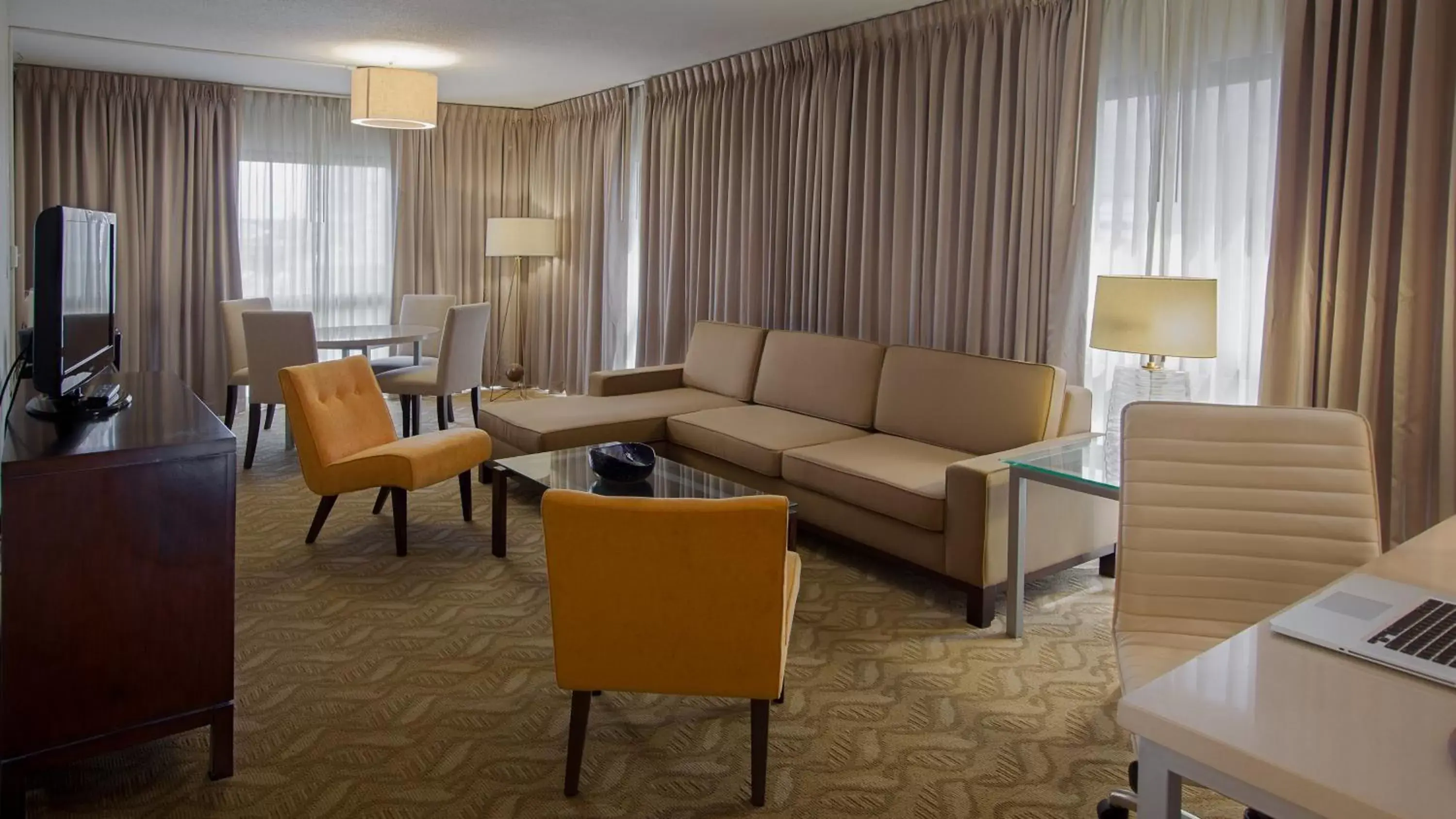 Photo of the whole room, Seating Area in Holiday Inn Rochester NY - Downtown, an IHG Hotel