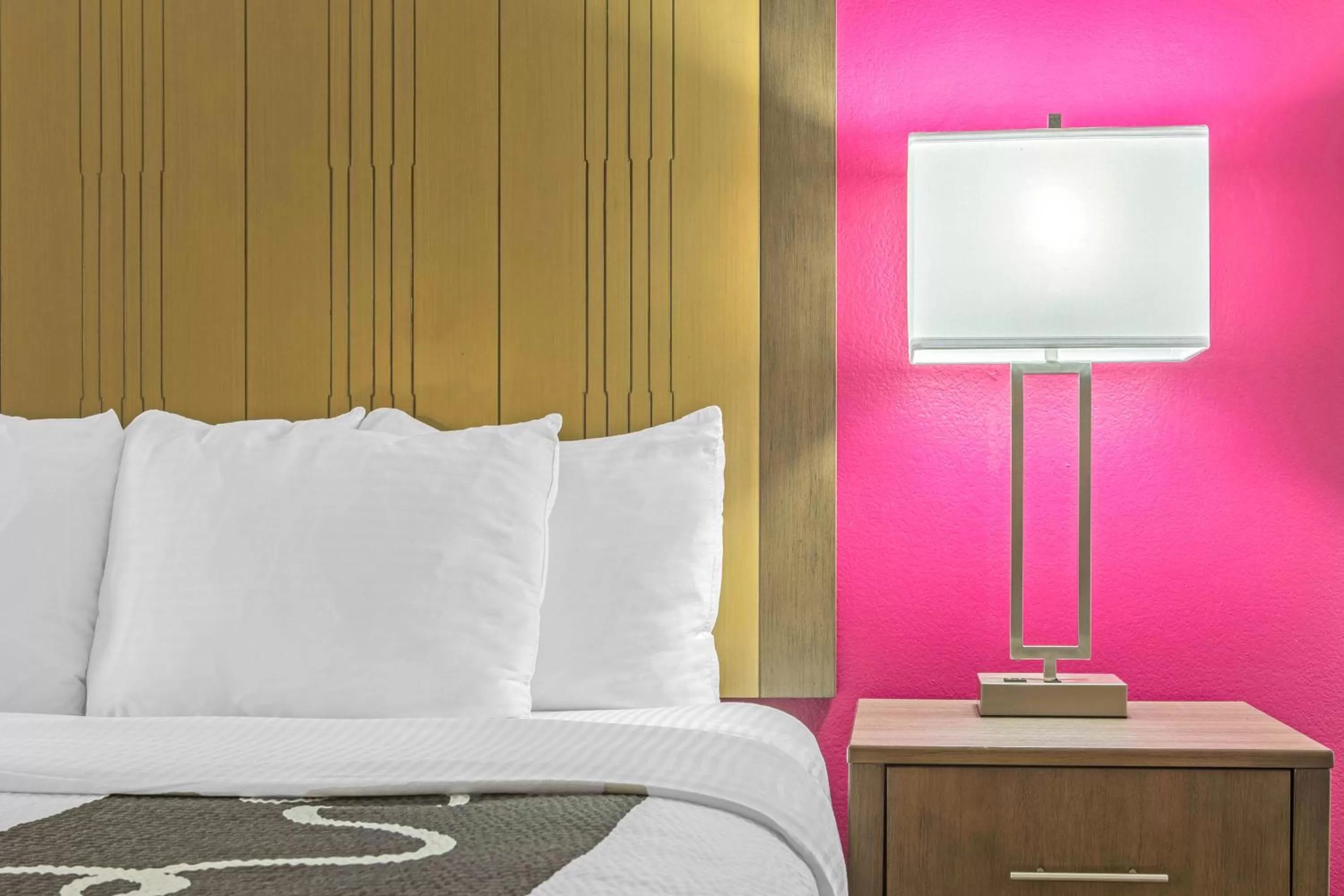 Other, Bed in La Quinta by Wyndham Fort Smith