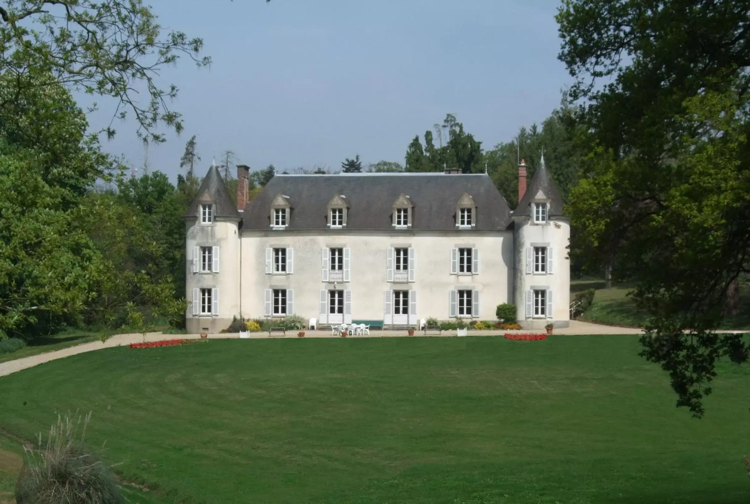 Facade/entrance, Property Building in Château de La Ville-Huë