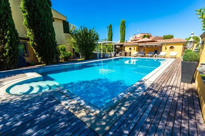Pool view in B&B Le Lanterne