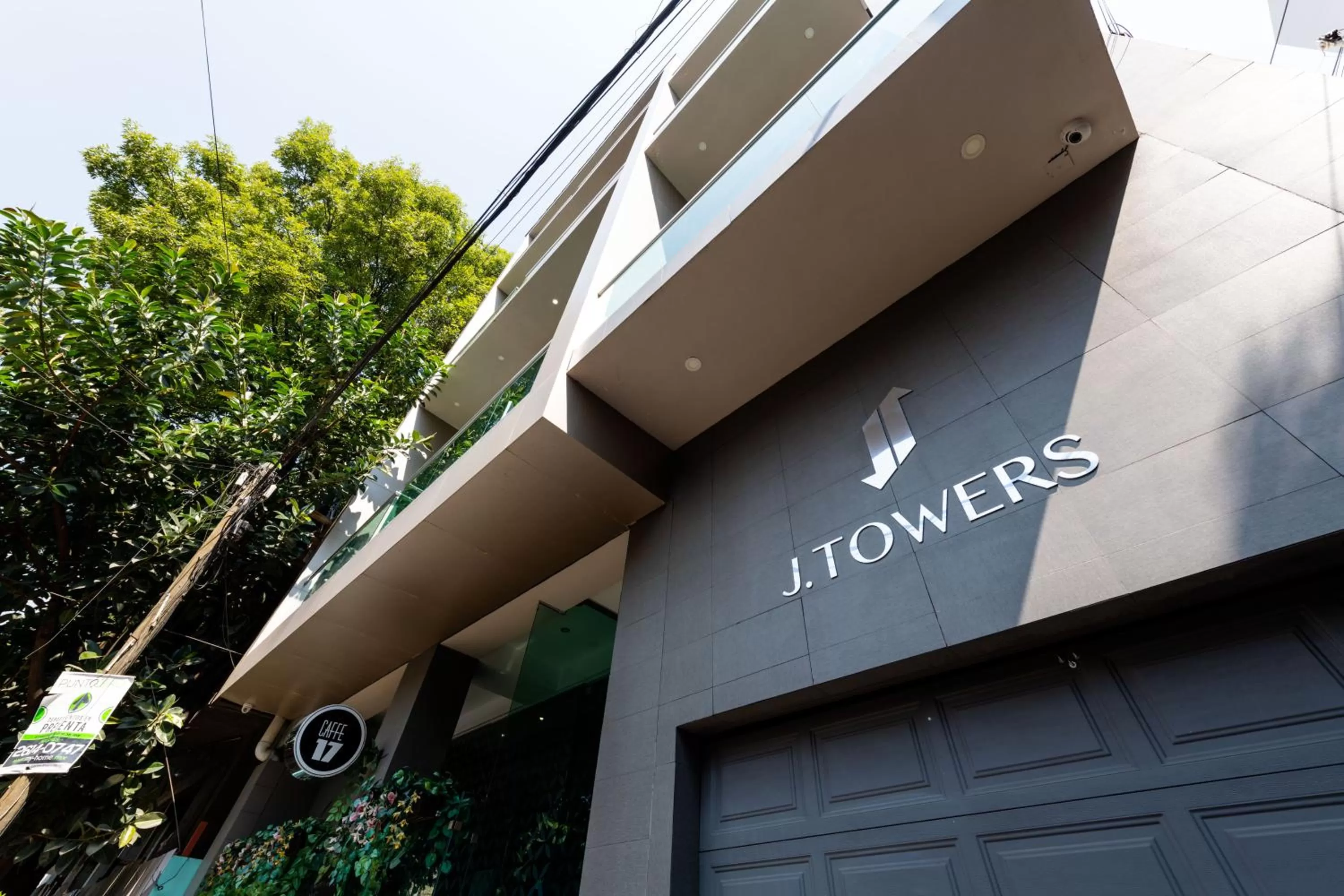Facade/entrance in JTowers