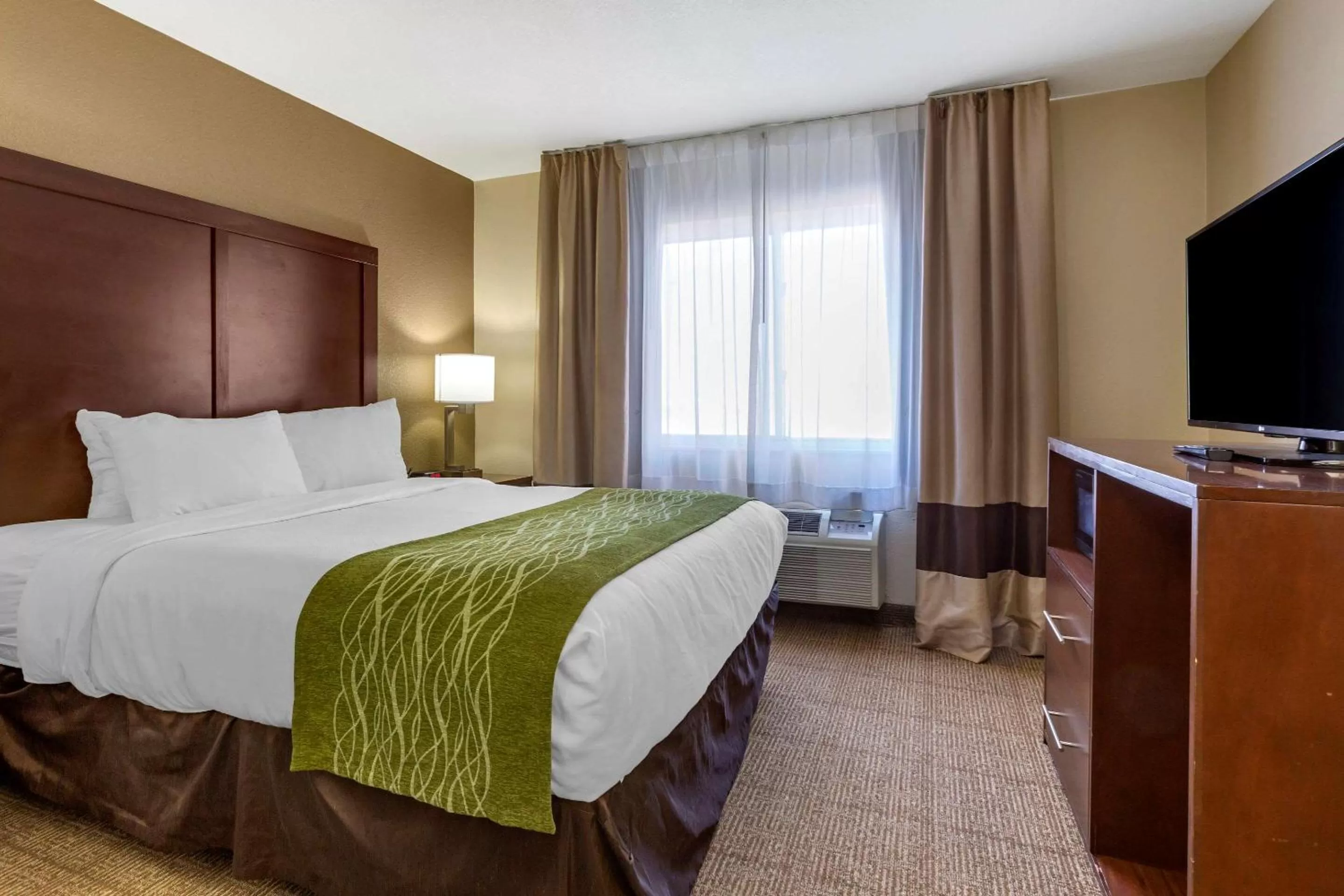 Photo of the whole room, Bed in Comfort Inn & Suites Alameda at Albuquerque Balloon Fiesta Park