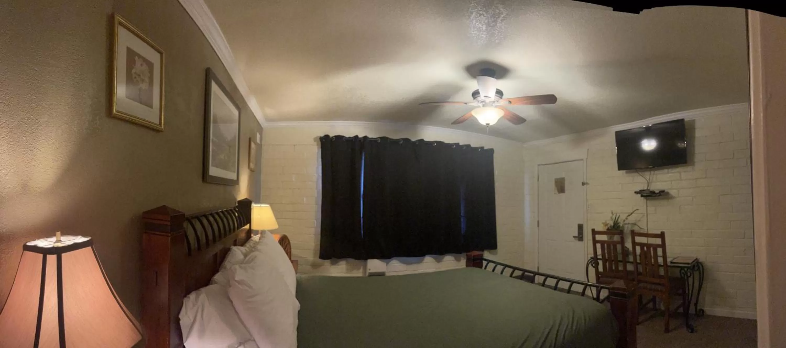 Bed in Sierra Woods Lodge