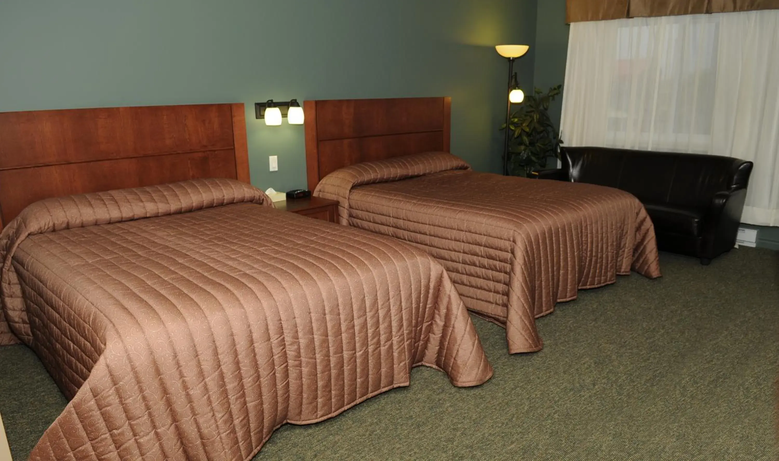 Classic Queen Room with Two Queen Beds in Hotel-Motel Drummond