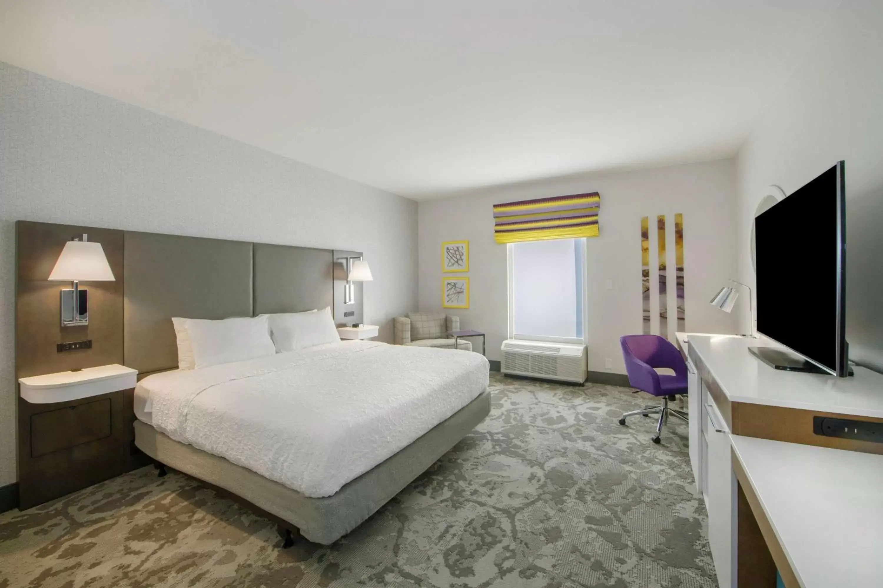 Bedroom, Bed in Hampton Inn & Suites Raleigh-Durham Airport-Brier Creek