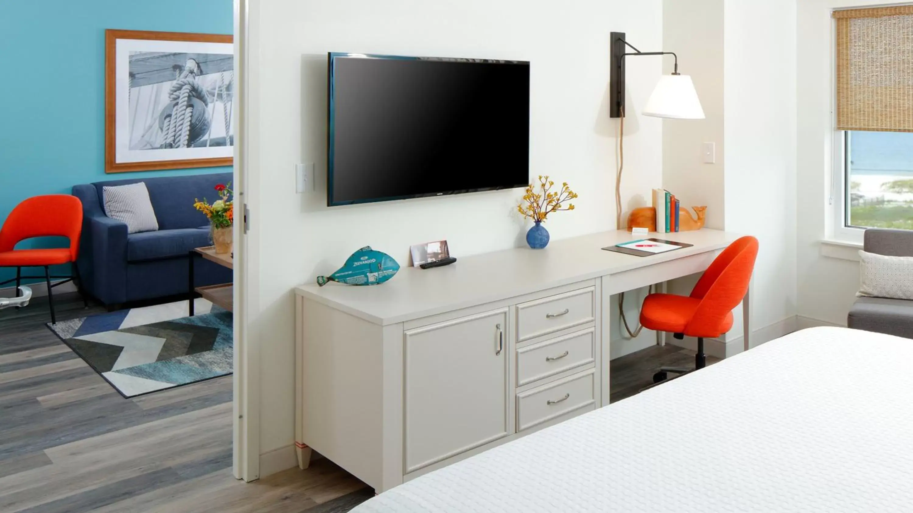 Bedroom, TV/Entertainment Center in Hotel Indigo Orange Beach - Gulf Shores, an IHG Hotel