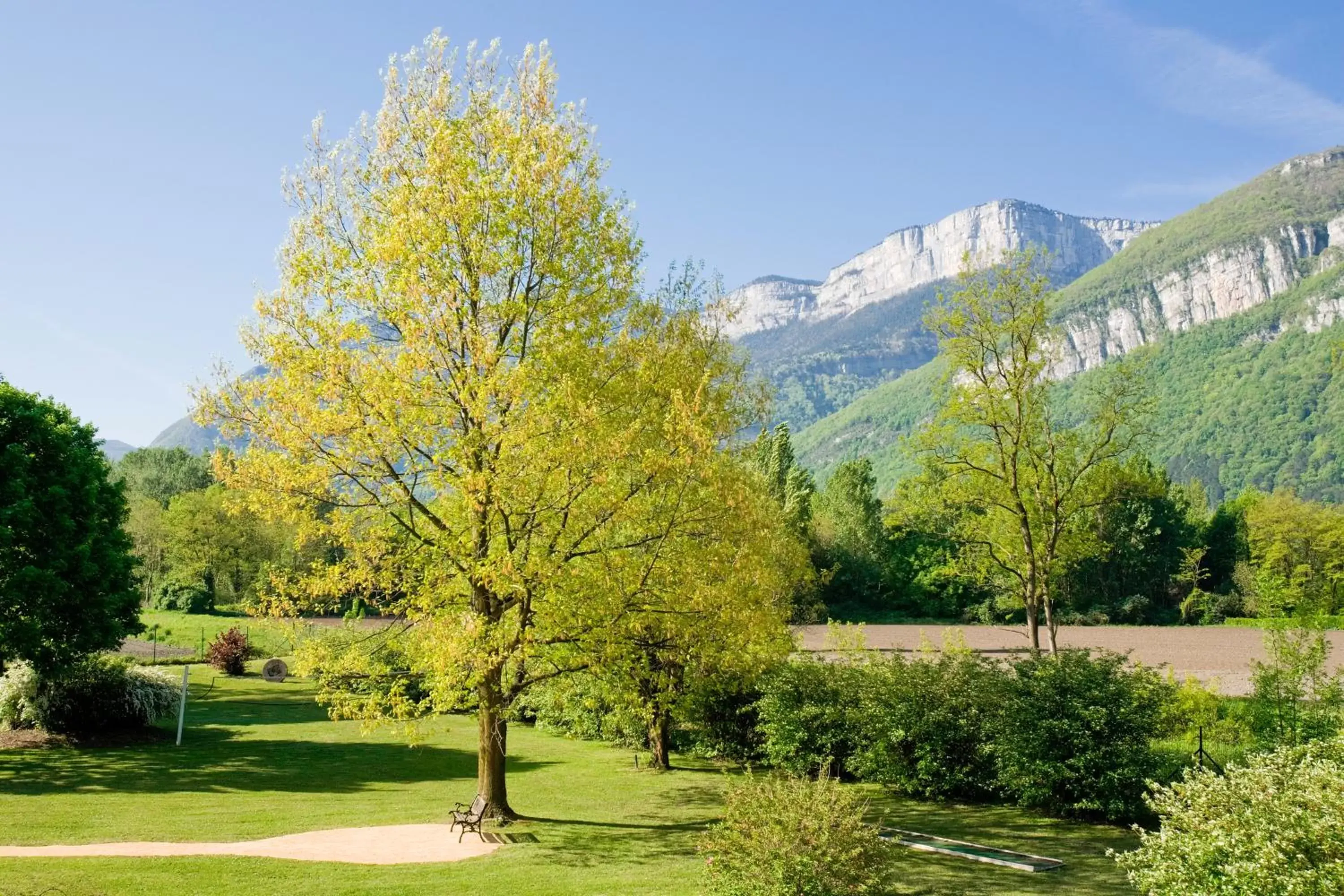 Garden in Novotel Grenoble Nord Voreppe
