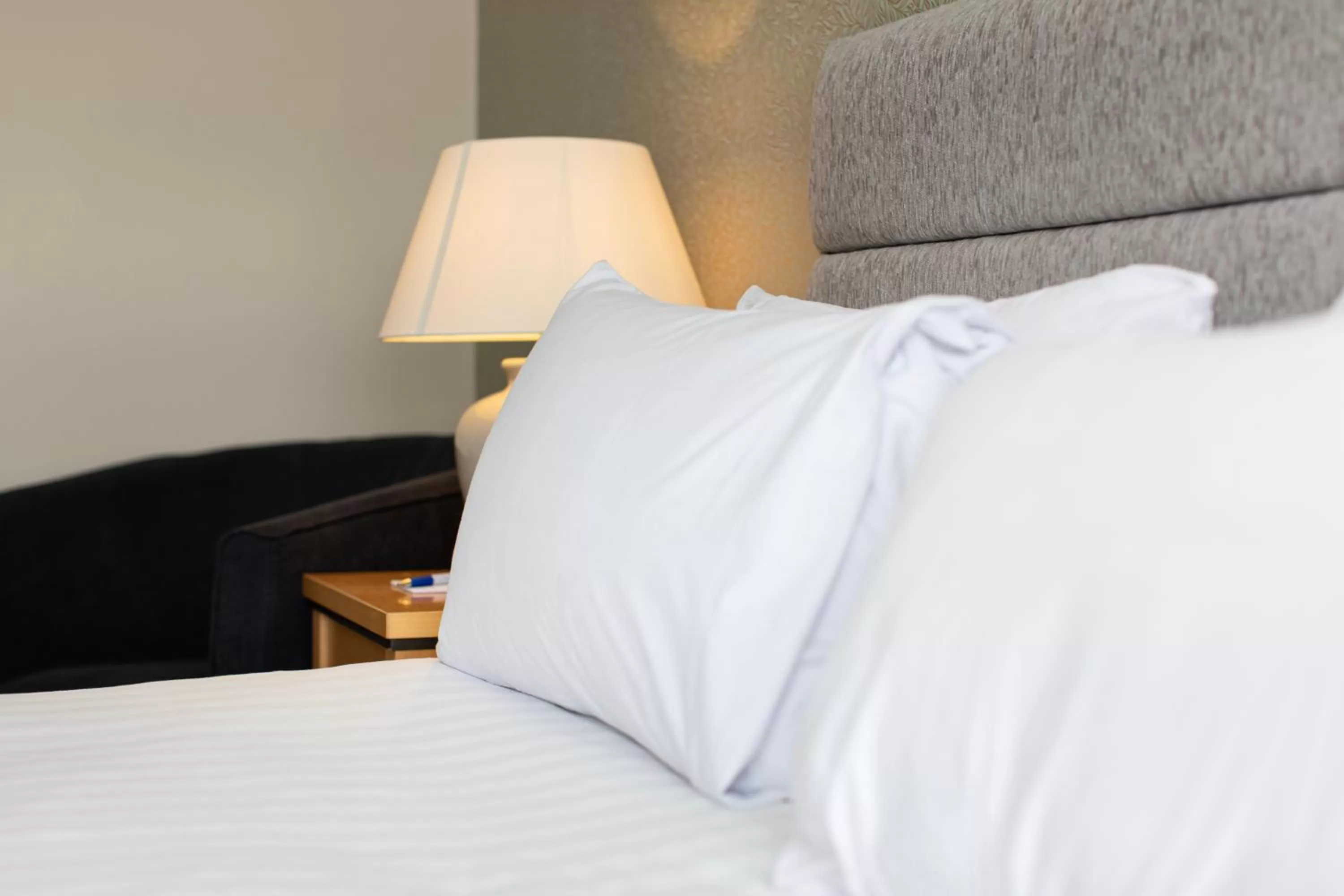 Bedroom, Bed in Ballina Manor Hotel