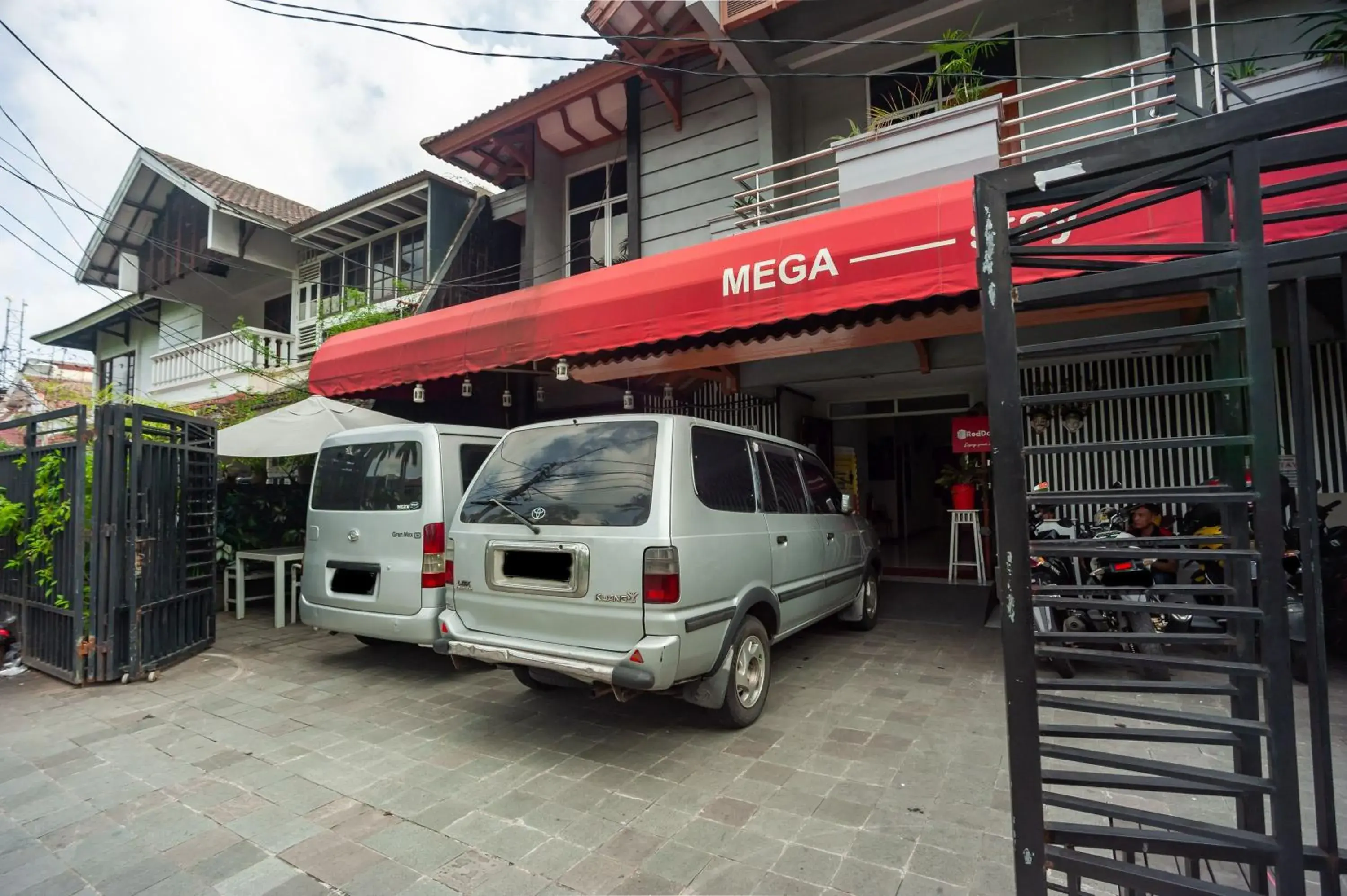 Property Building in RedDoorz Plus near Mall Kelapa Gading