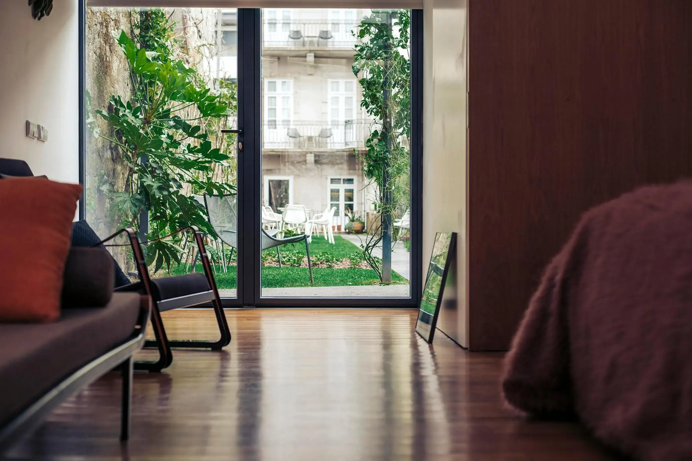 Bed, Seating Area in Rosa Et Al Townhouse