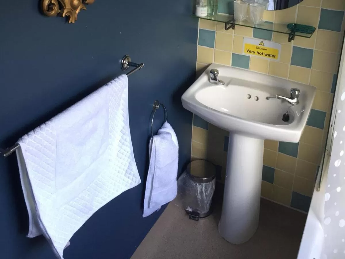 Bathroom in The Lamb Inn
