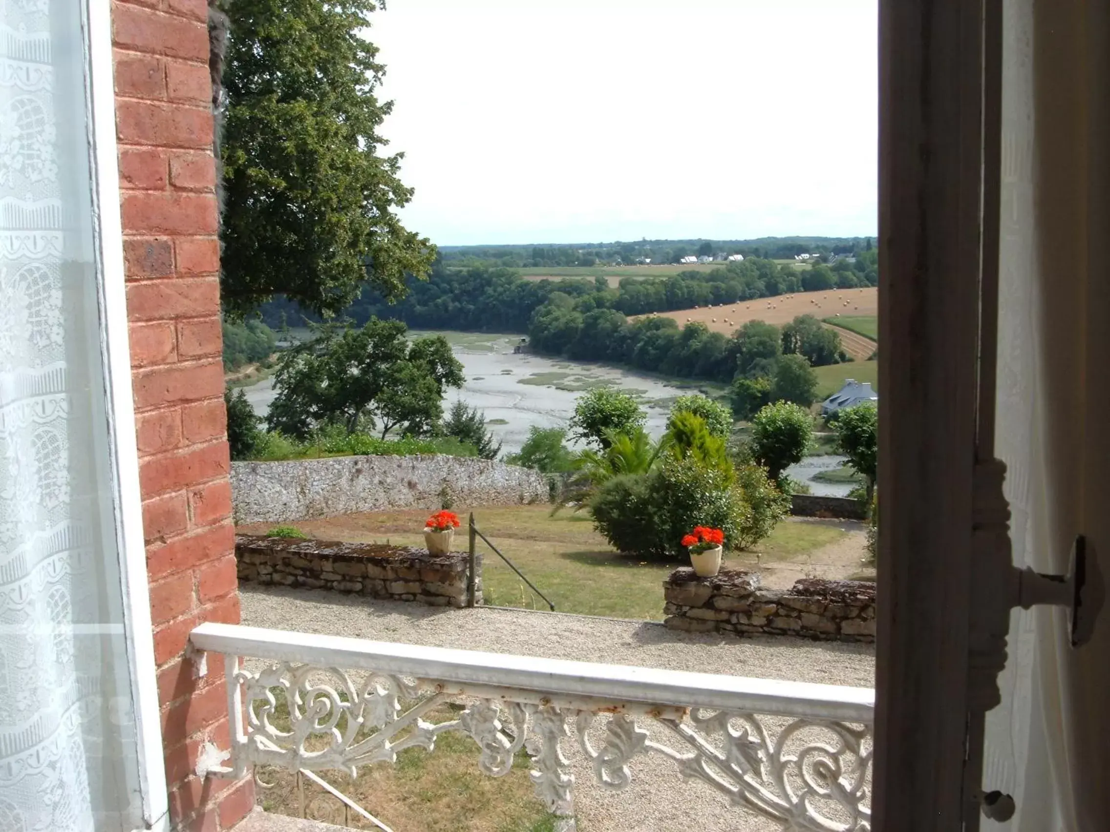 River view in Vue sur la Rance