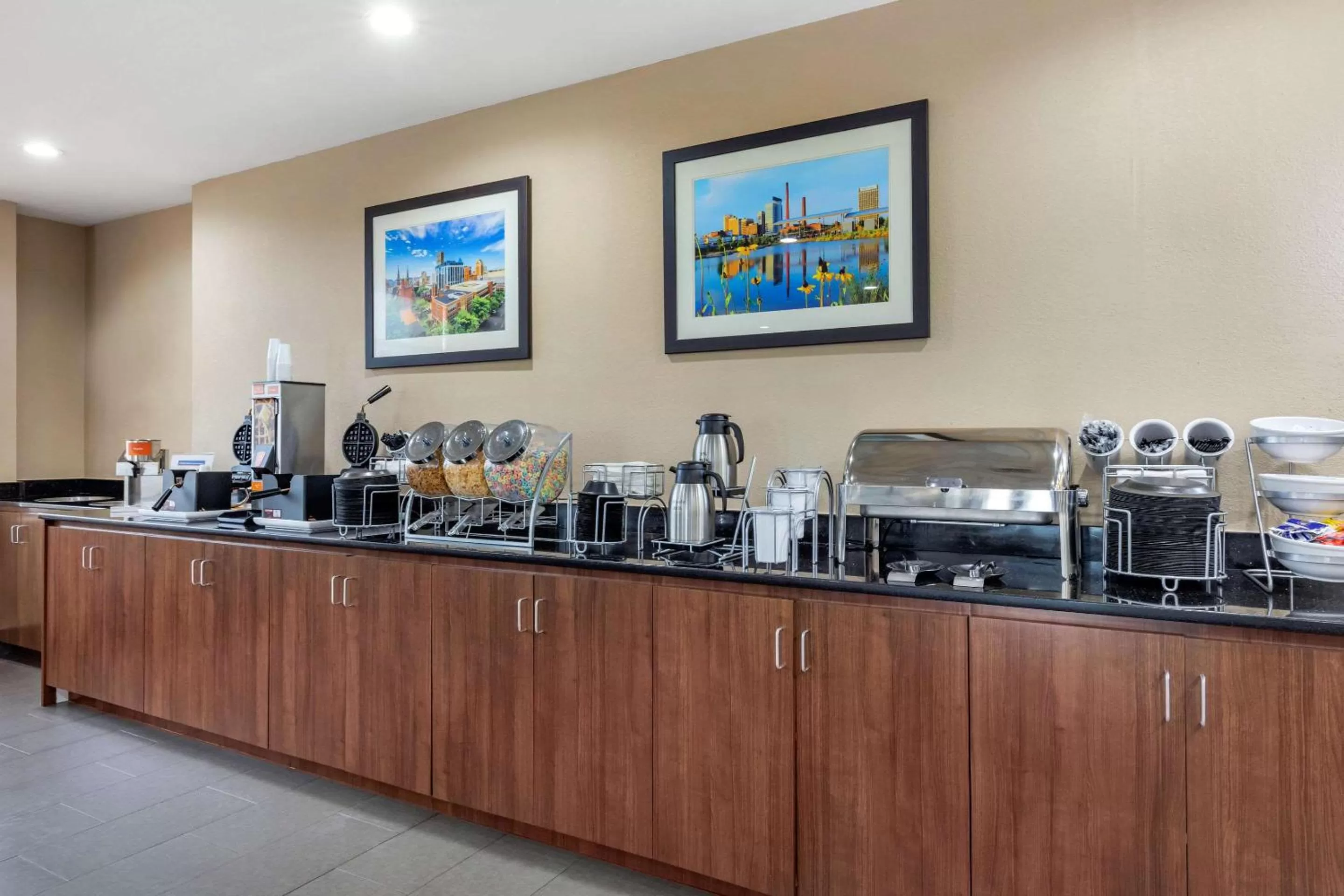 Restaurant/places to eat in Comfort Suites Pelham Hoover I-65