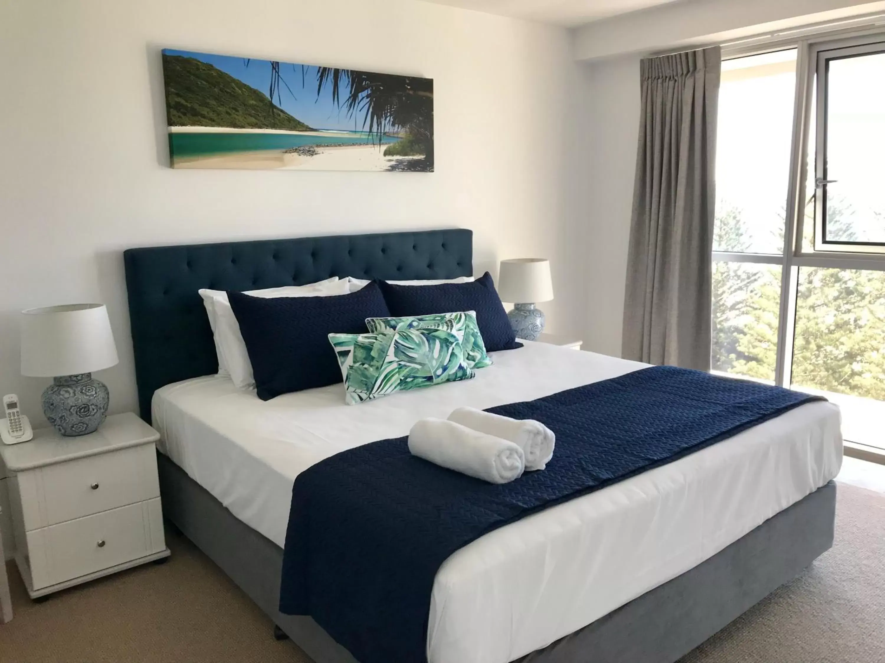 Bedroom, Bed in Solnamara Beachfront Apartments