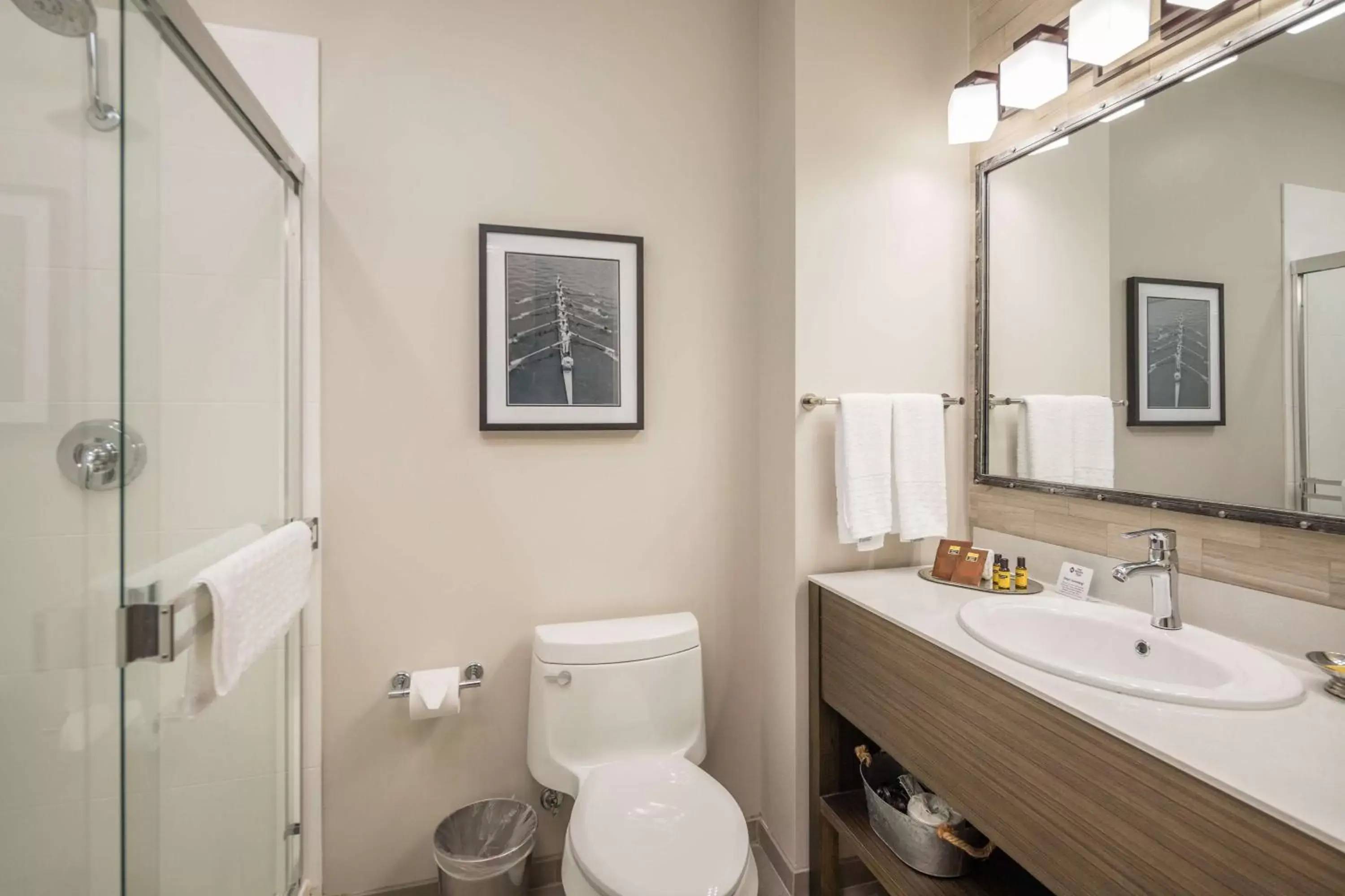 Bathroom in Aristocrat Hotel, BW Signature Collection