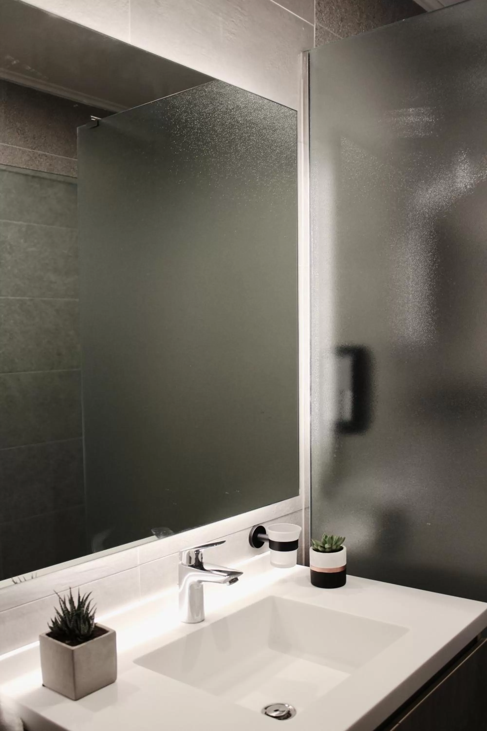 Bathroom in Exarchia House Project