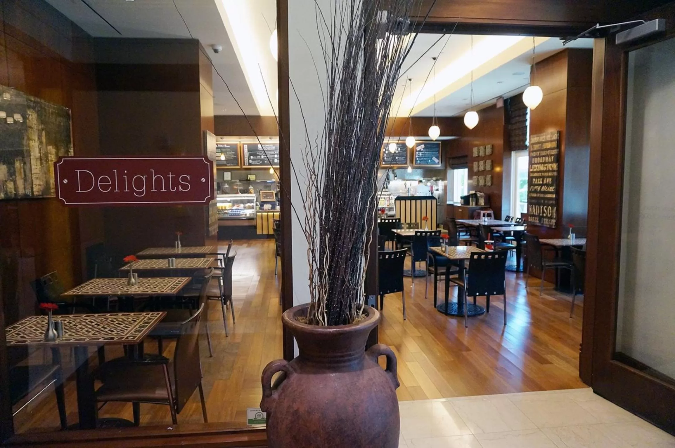 Restaurant/places to eat in Luxury Suites International at The Signature