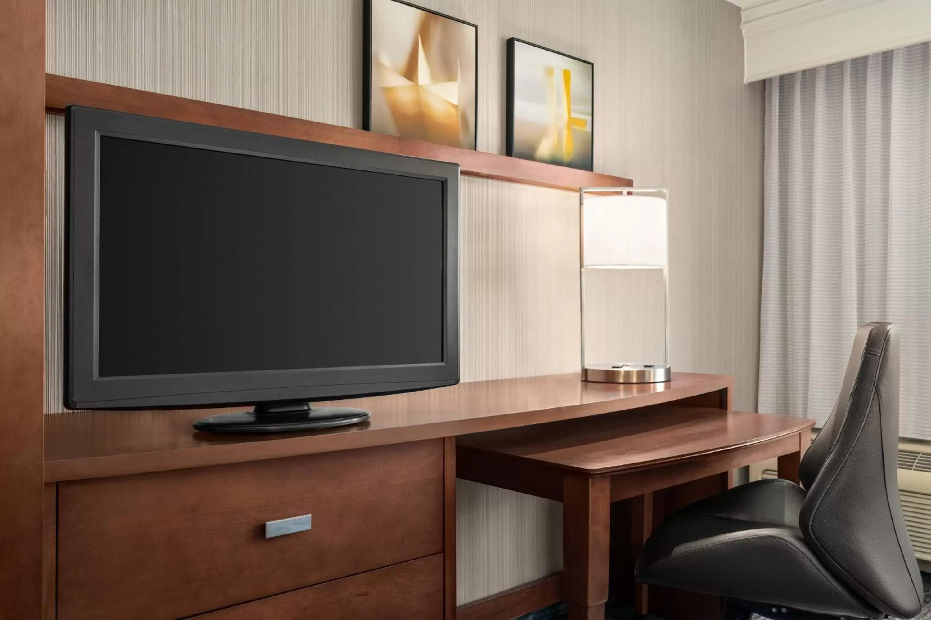 Photo of the whole room, TV/Entertainment Center in Courtyard by Marriott Philadelphia Montgomeryville