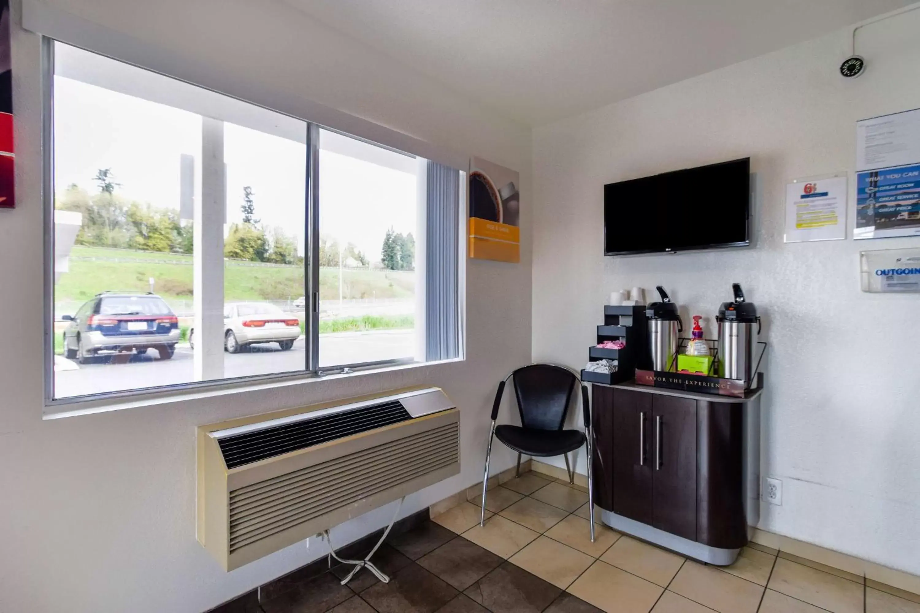 Lobby or reception in Motel 6-Kelso, WA - Mt. St. Helens