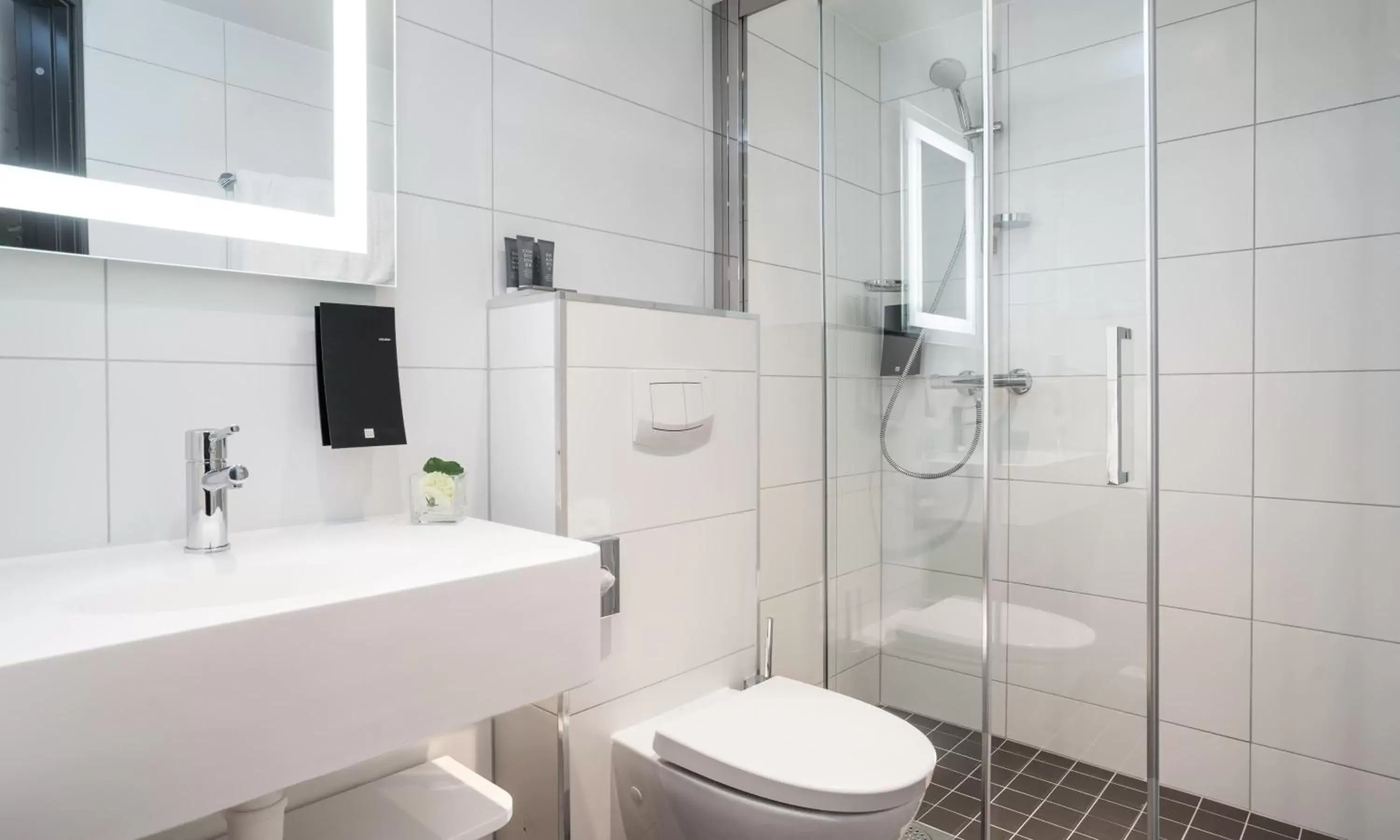 Shower, Bathroom in Thon Hotel Polar