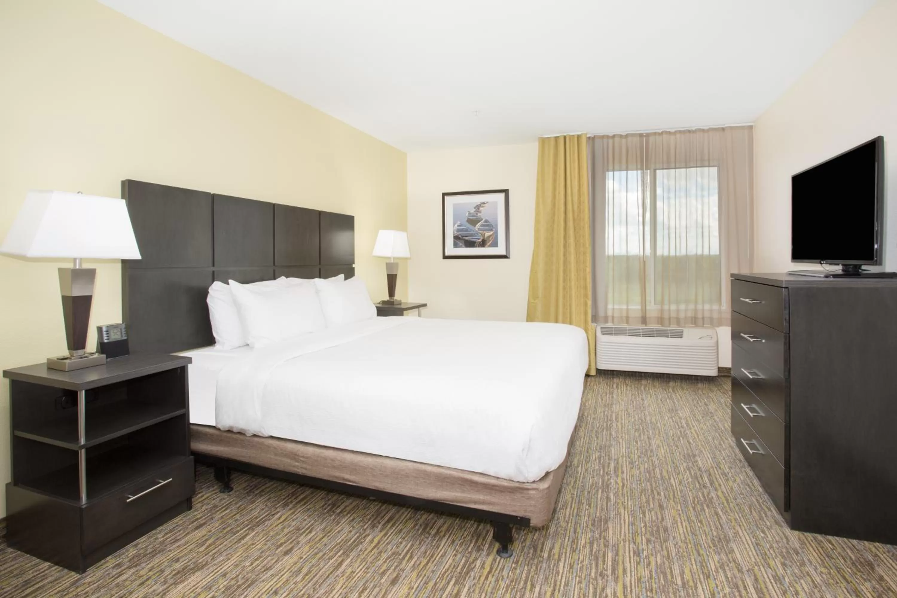 Bedroom, Bed in Candlewood Suites Longmont - Boulder Area by IHG