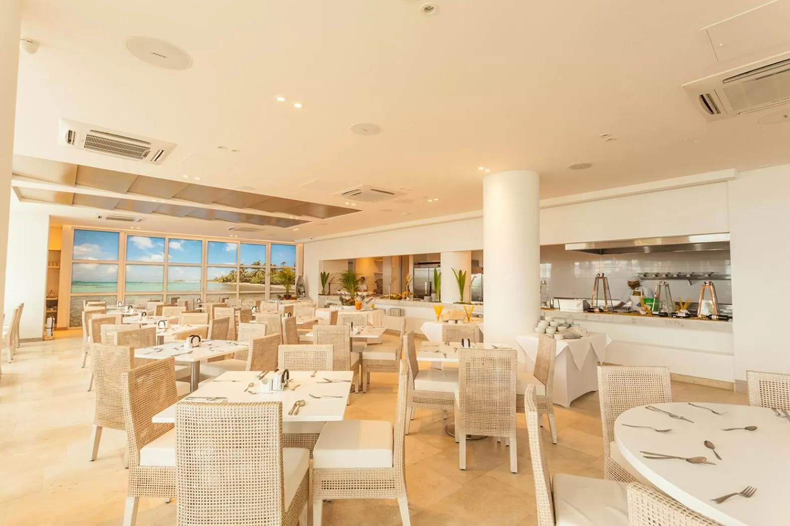 Restaurant/places to eat in Hotel Casablanca