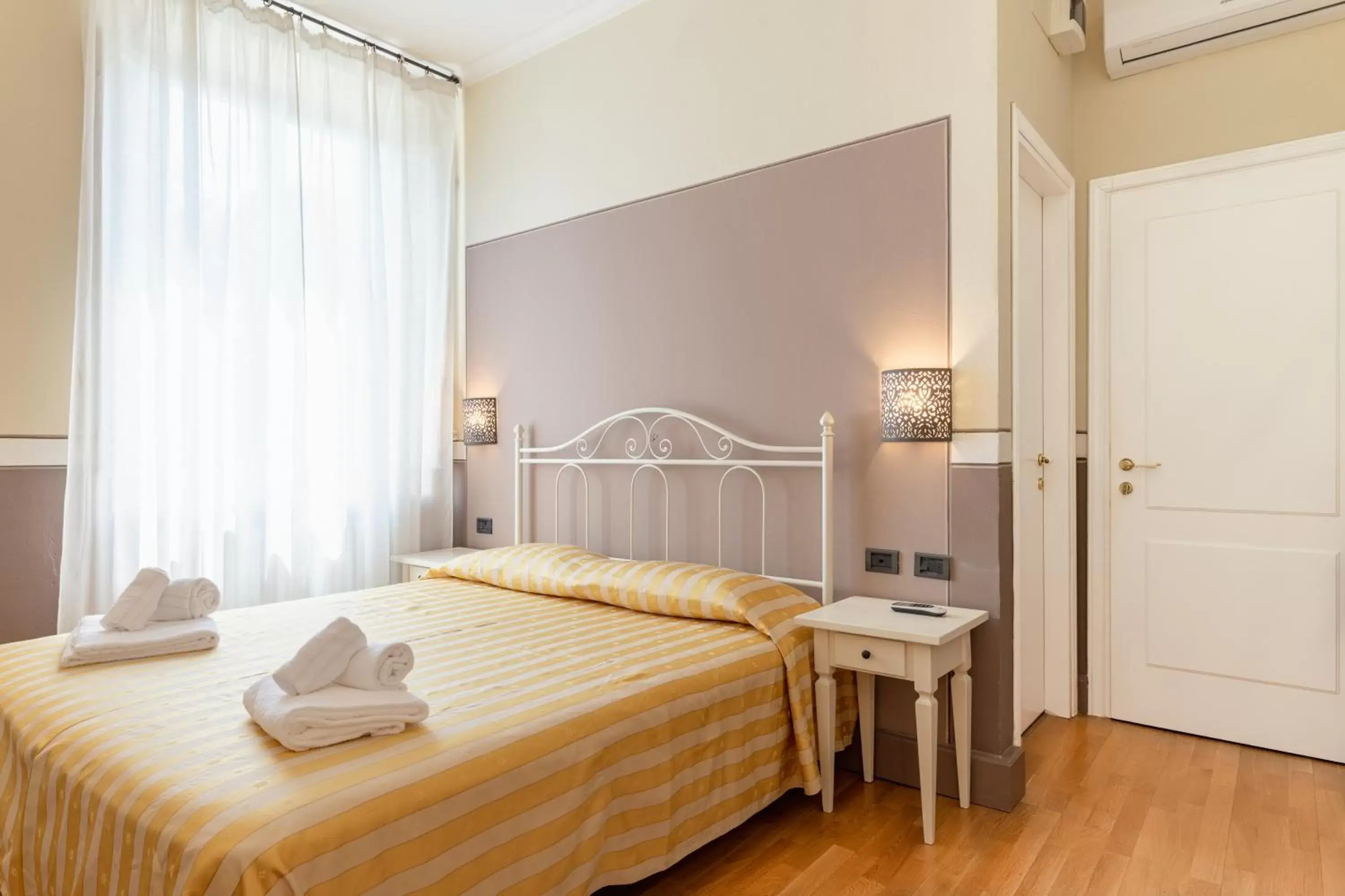 Bed in Villa Romantica