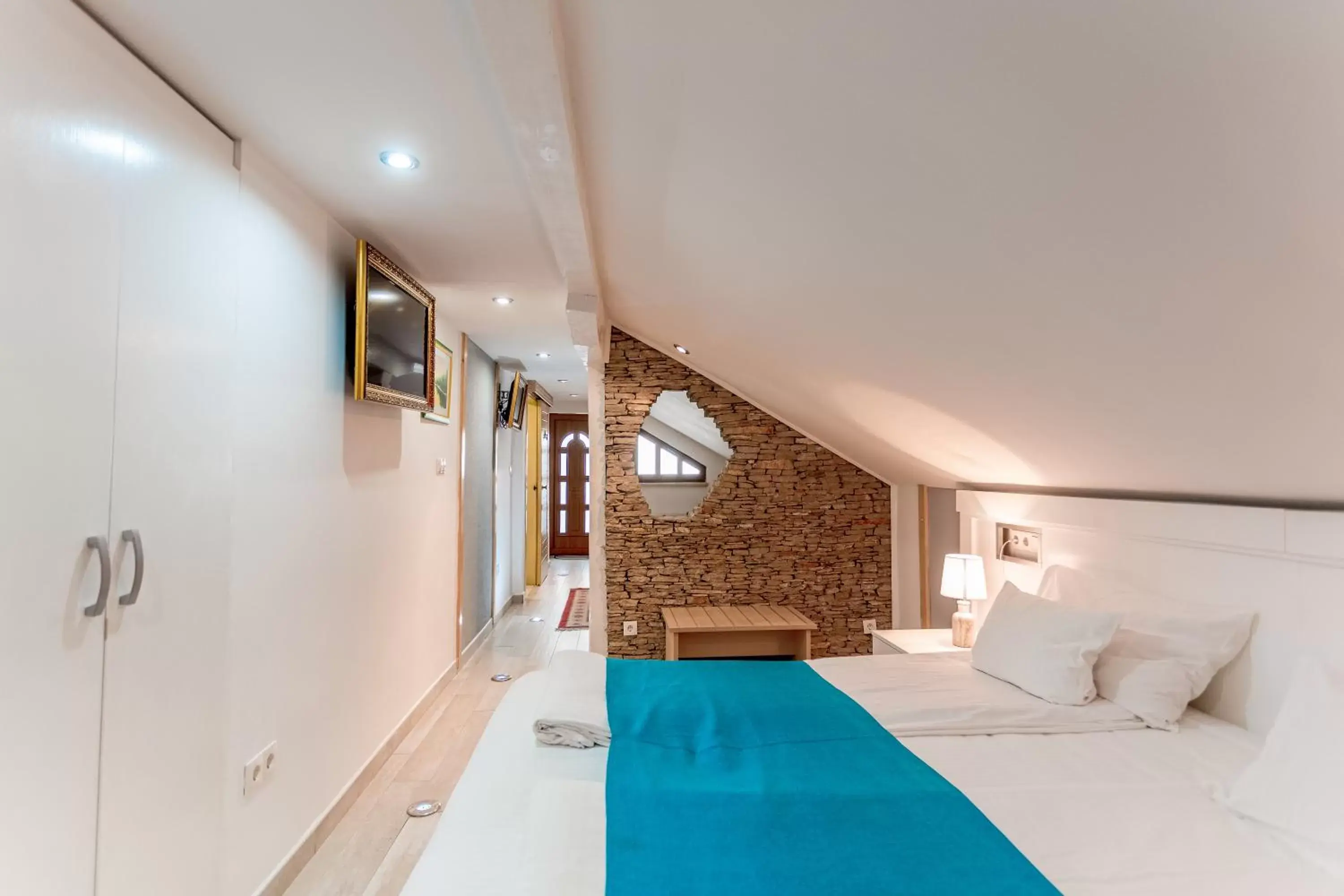 Classic Quadruple Room - single occupancy in Hotel-Restaurant Kriva Ćuprija Classic Quadruple Room - single occupancy in Hotel-Restaurant Kriva Ćuprija