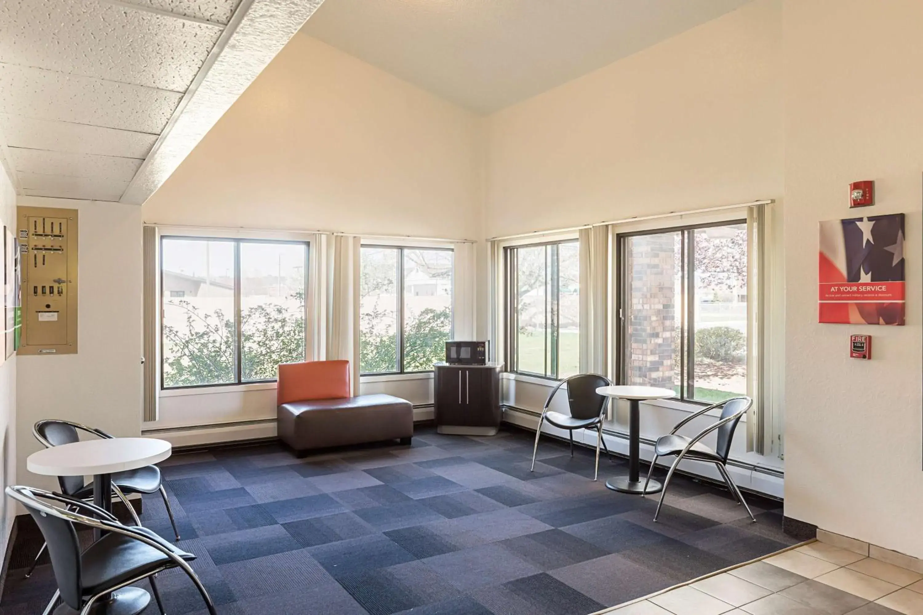 Lobby or reception, Seating Area in Motel 6-Spokane, WA - East