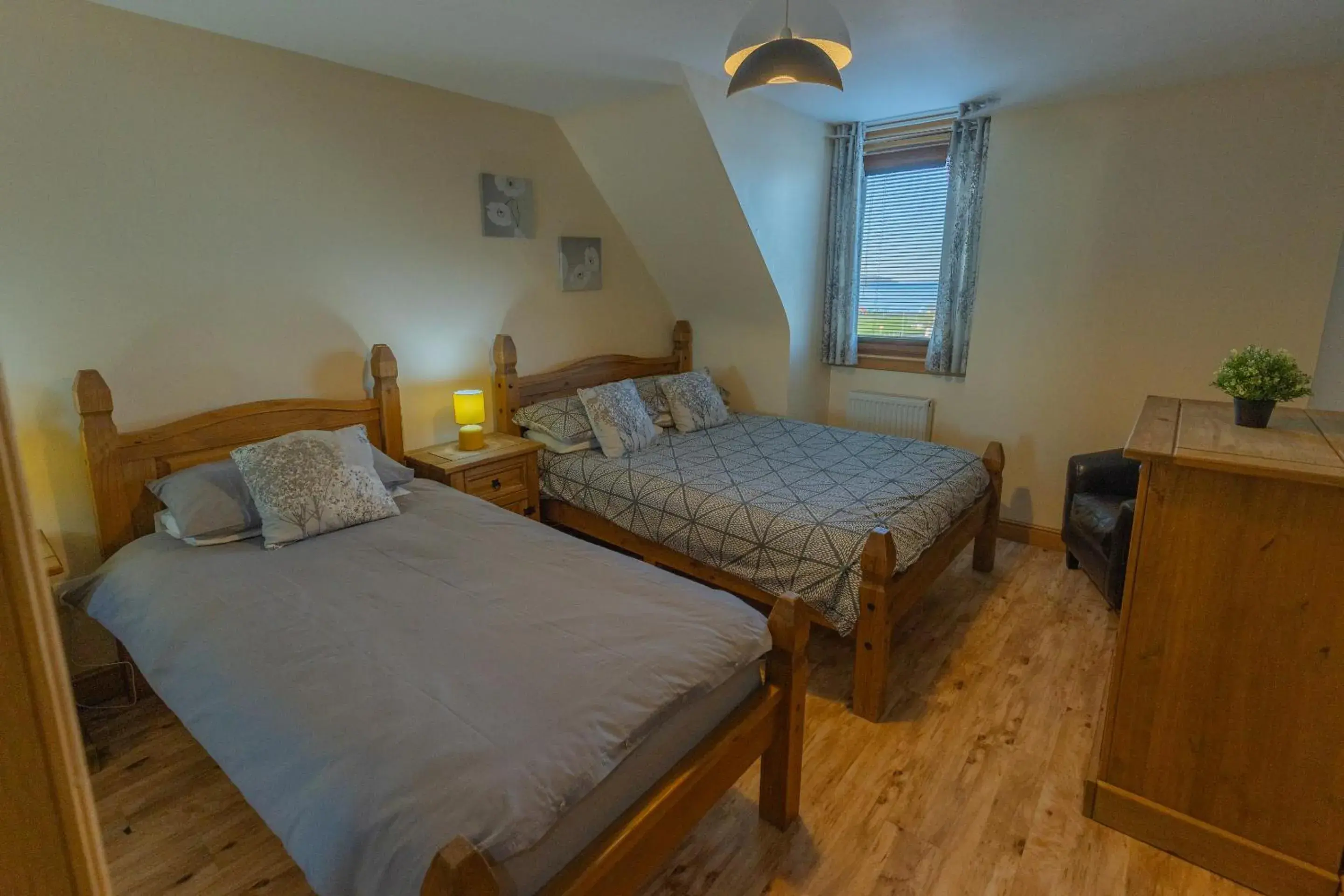 Bedroom, Bed in Quay Head View