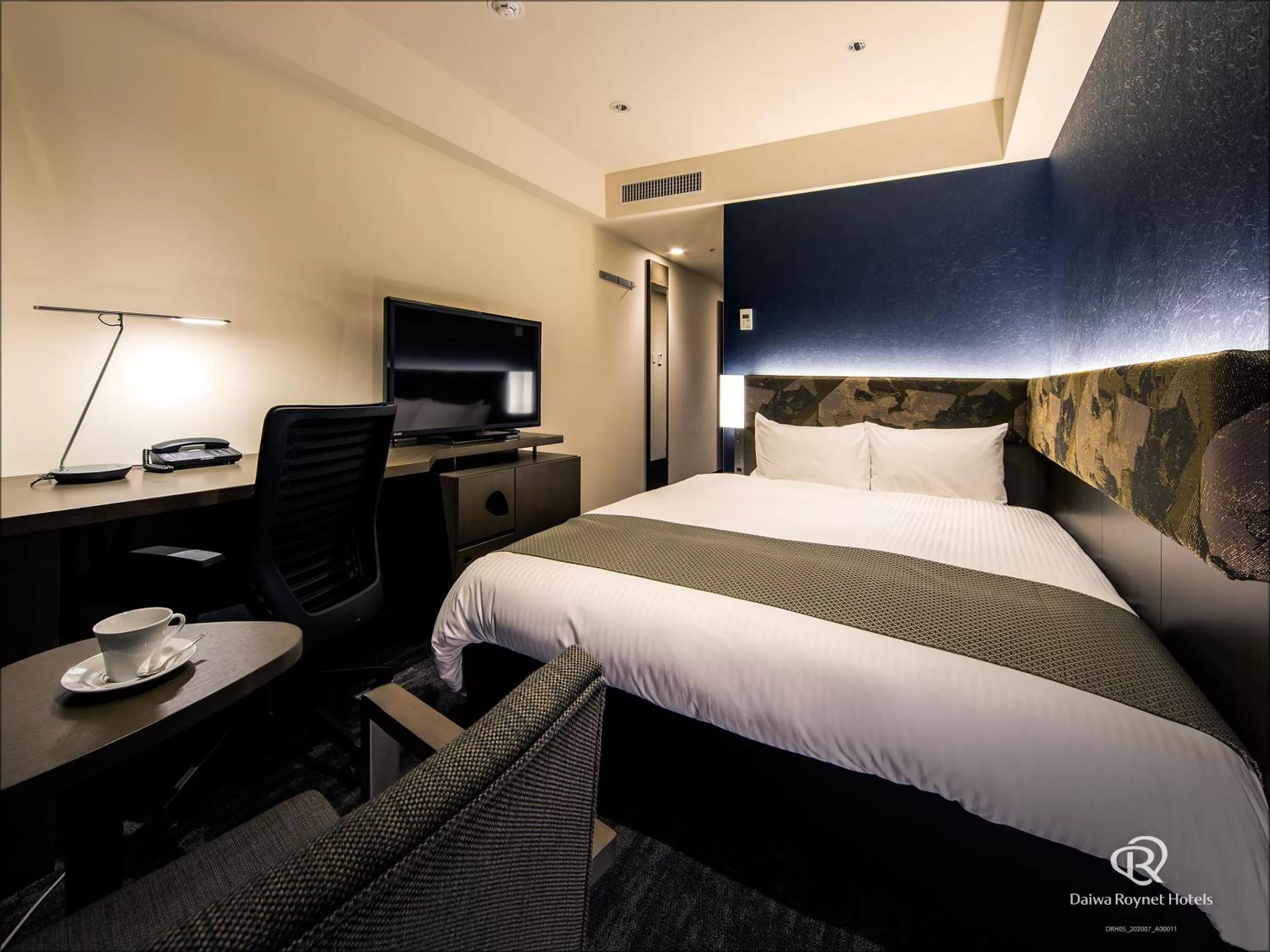 Bed in Daiwa Roynet Hotel Kyoto Ekimae PREMIER