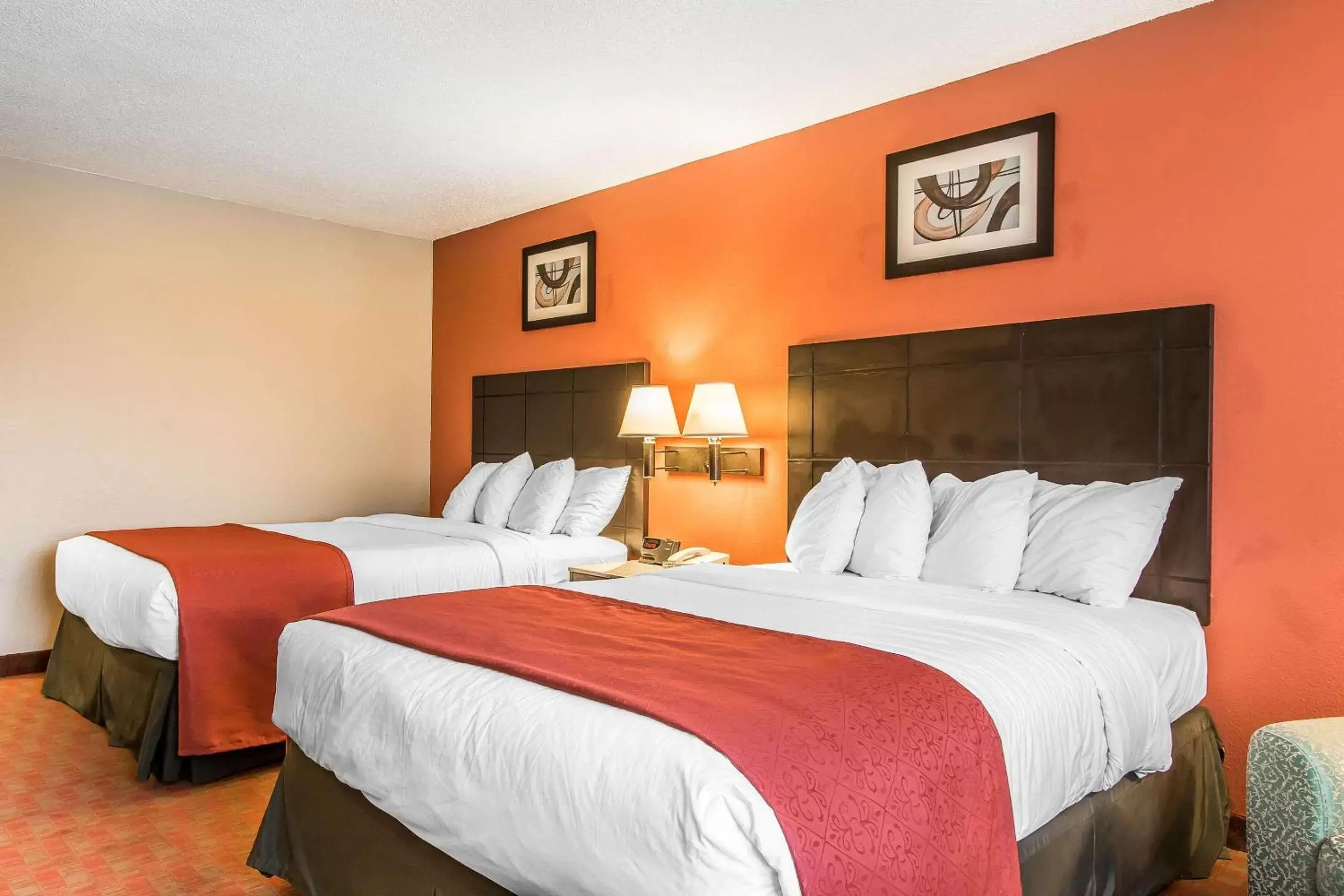 Photo of the whole room, Bed in Quality Inn & Suites La Vergne