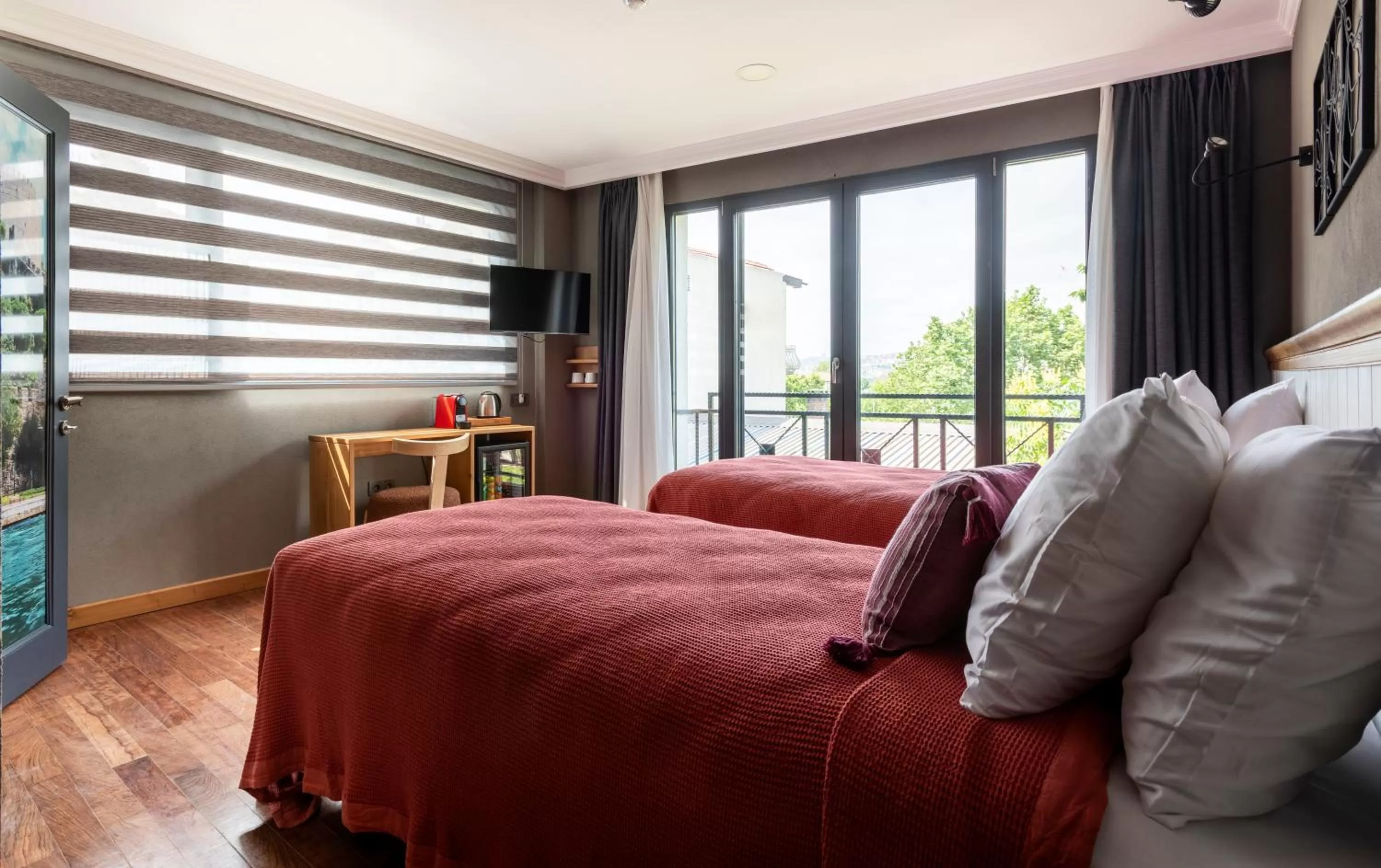 Photo of the whole room, Bed in Istanbul Old City Colorful Houses Balat PETRION Hotel