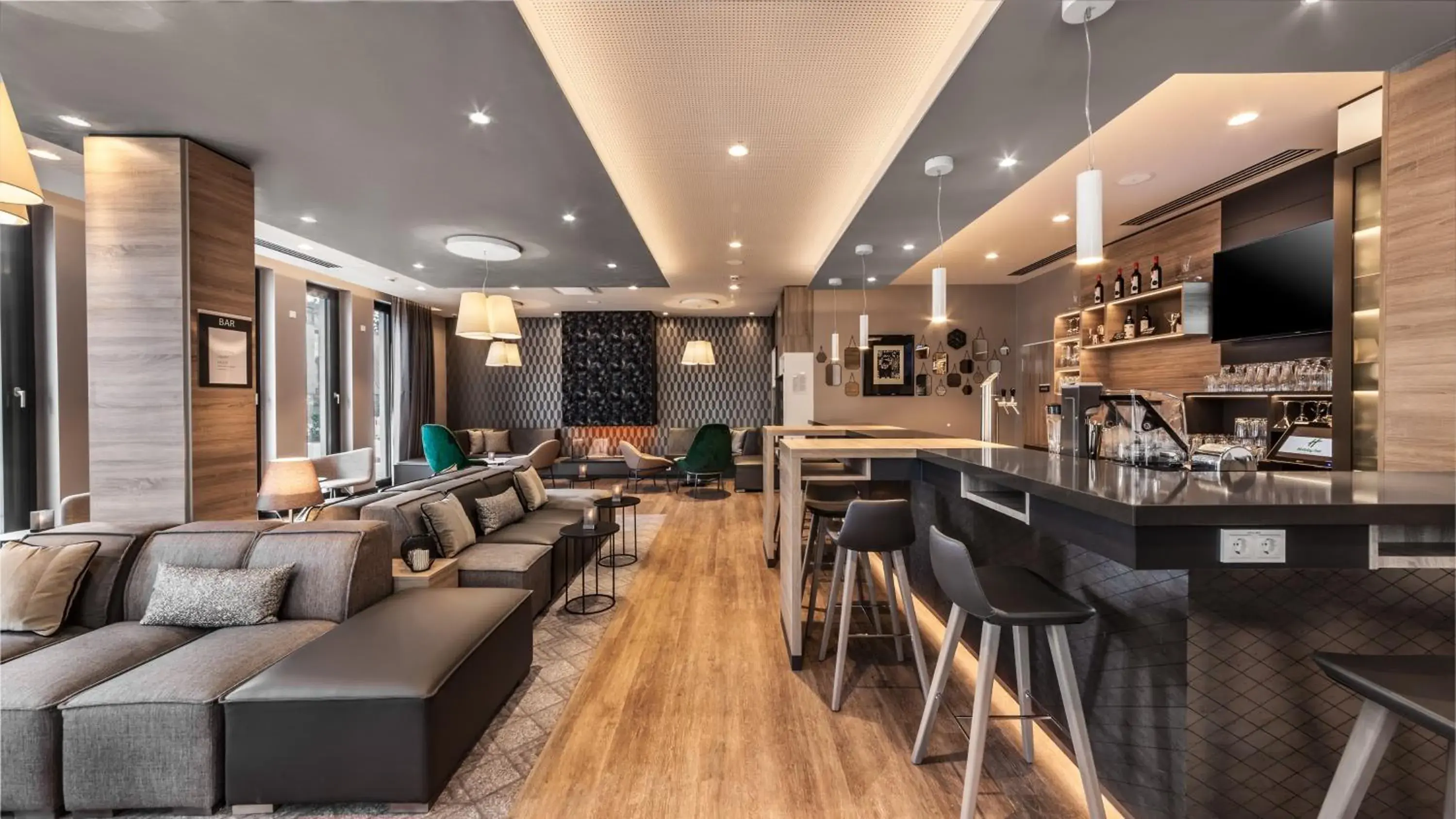 Lounge or bar, Lounge/Bar in Holiday Inn Munich - City East, an IHG Hotel