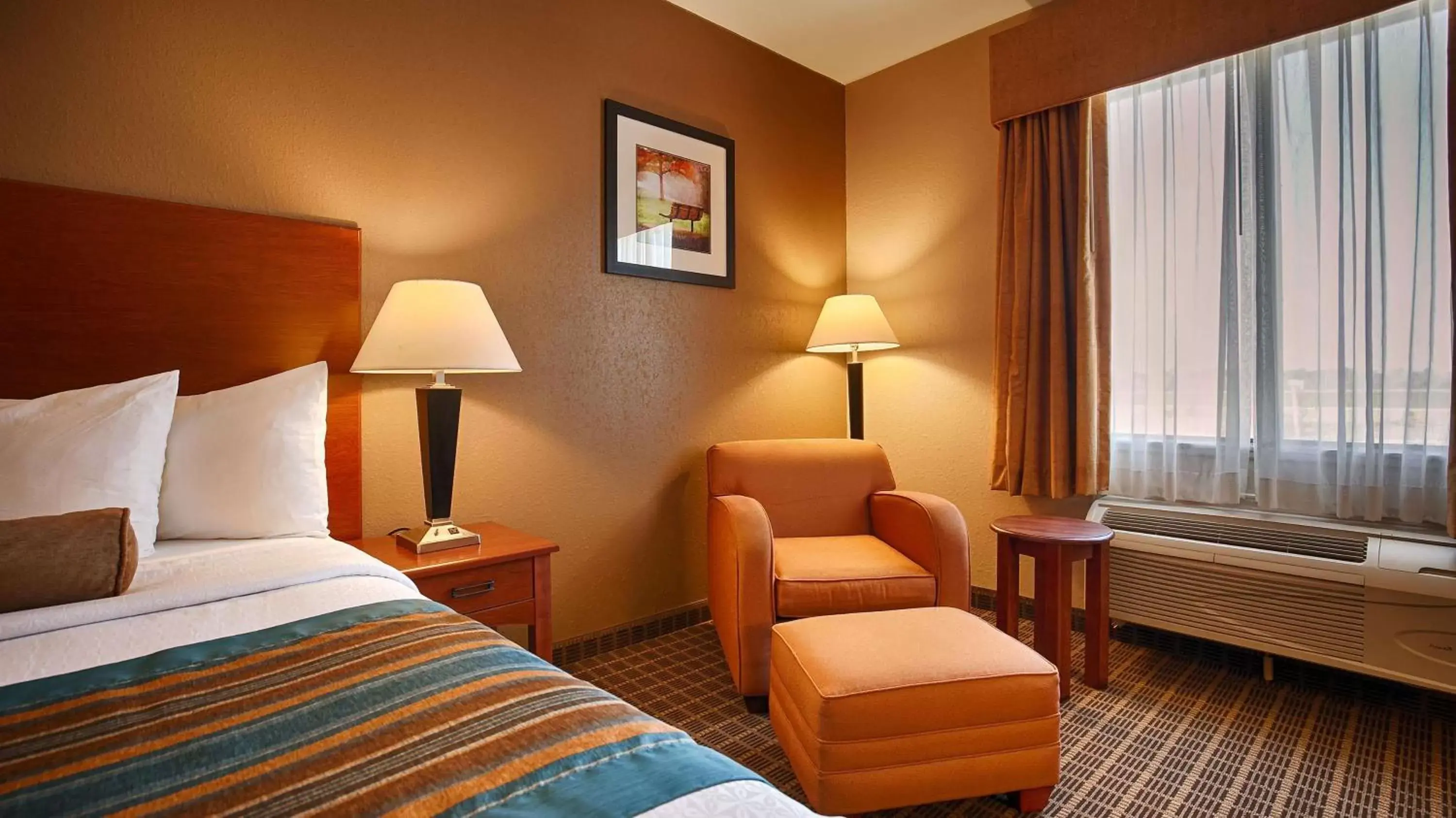 Photo of the whole room in Best Western Orange Inn & Suites