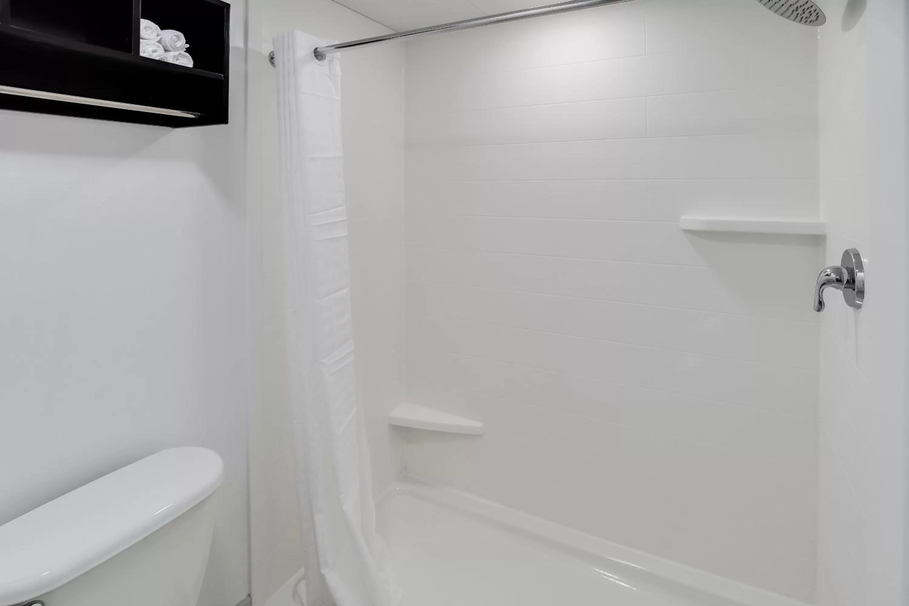 Shower in Blu Atlantic Hotel & Suites