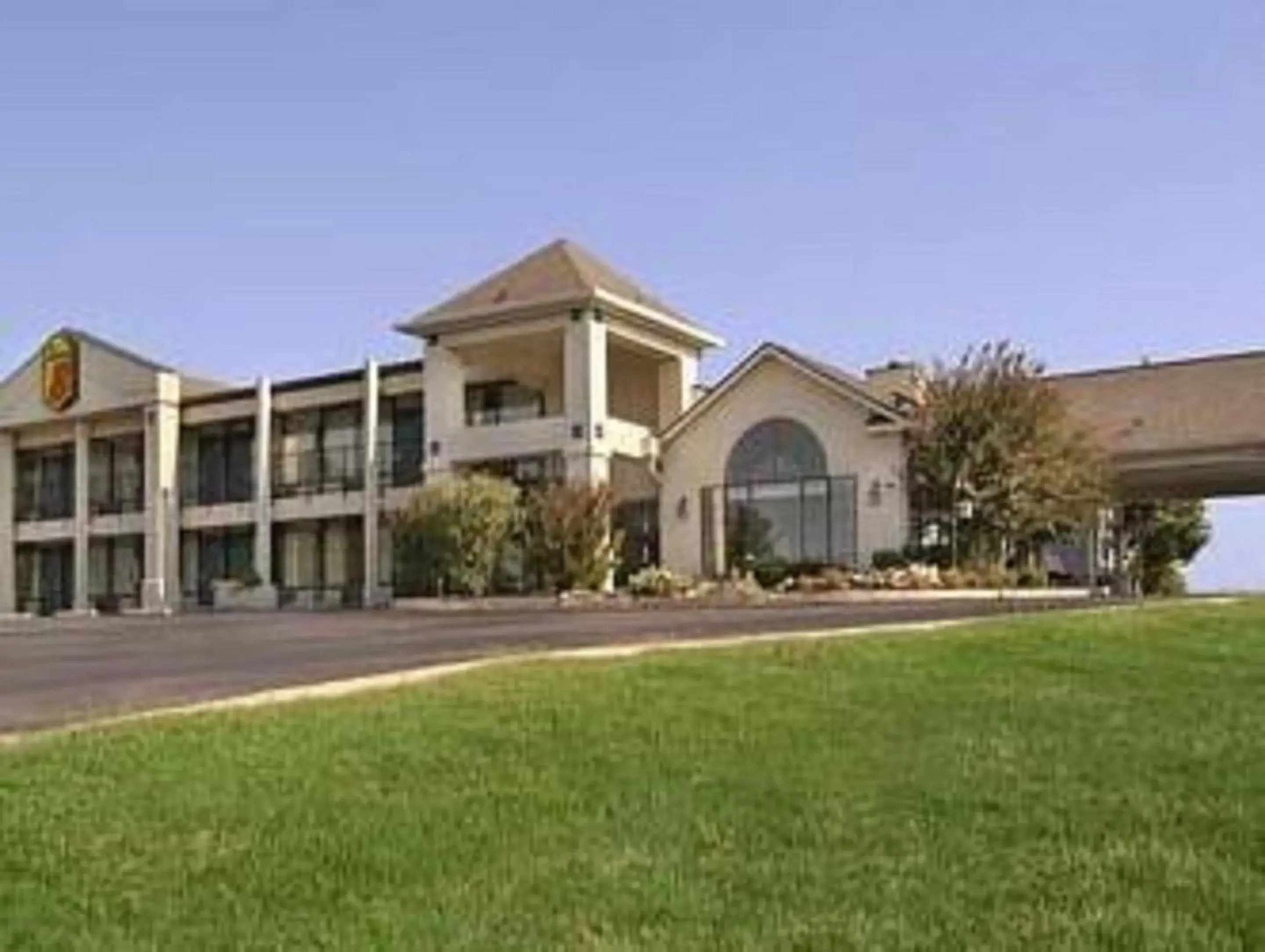 Property building in Inn of Loudon Property building in Inn of Loudon