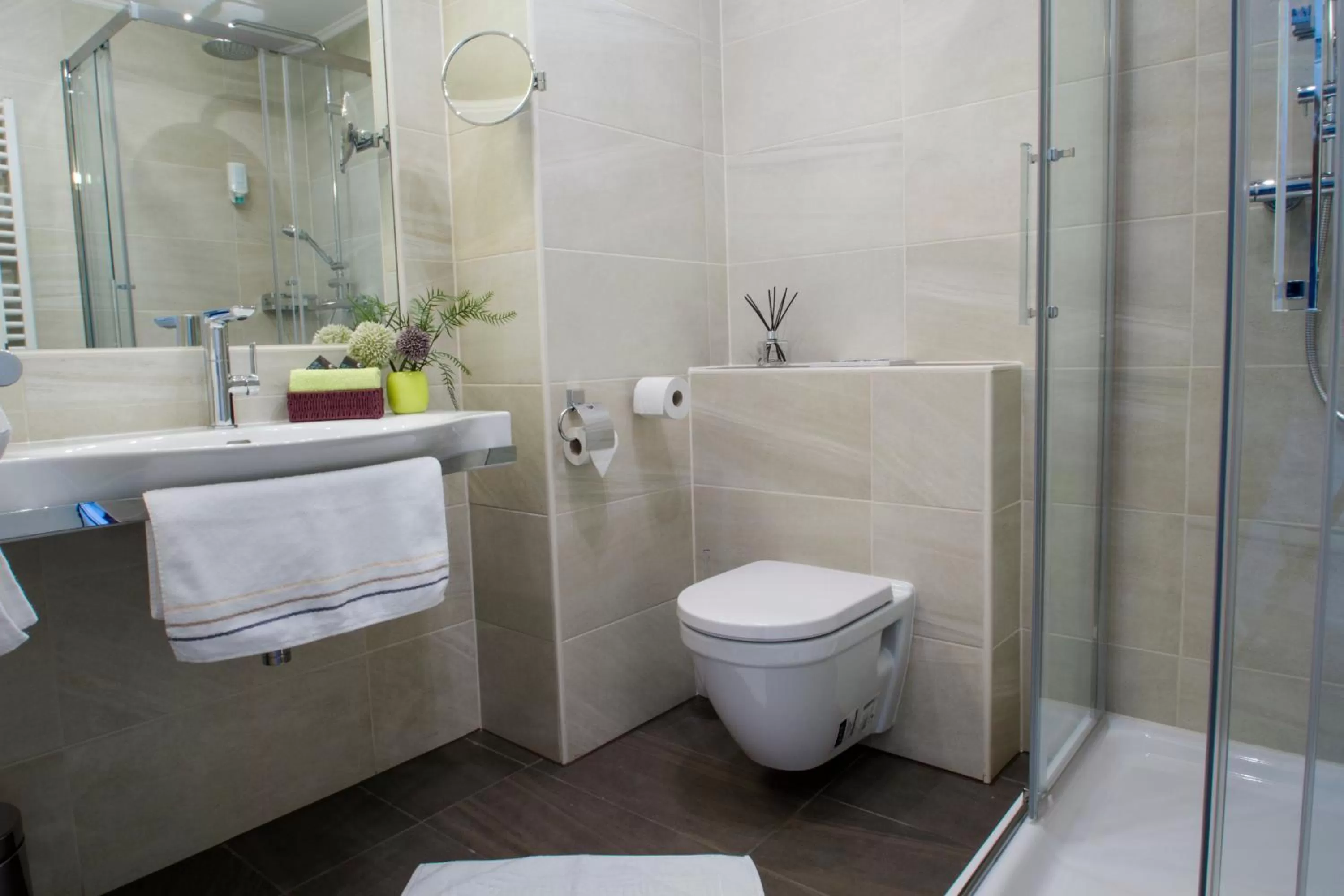 Shower in College Garden Hotel