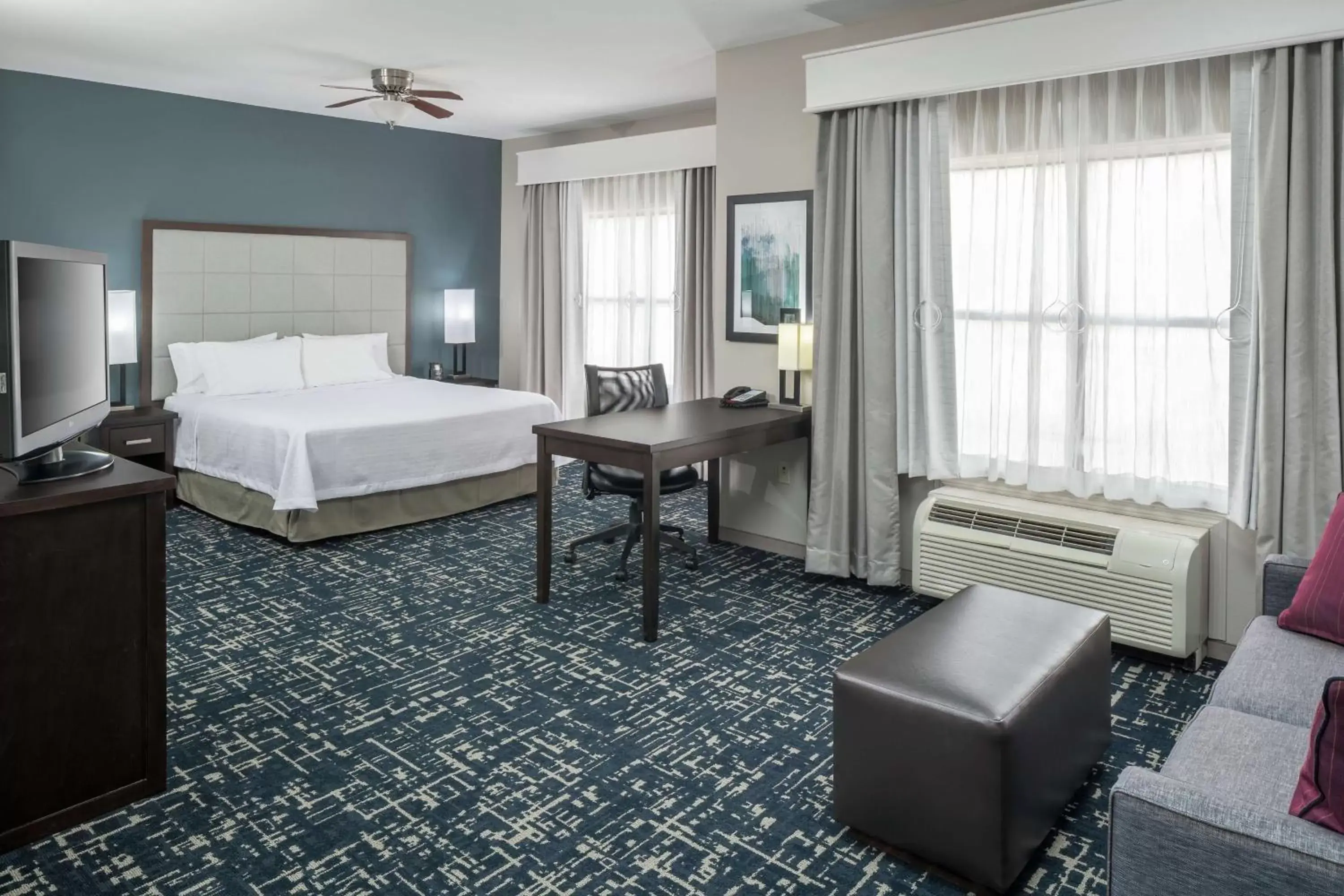Bedroom in Homewood Suites by Hilton Cedar Rapids-North