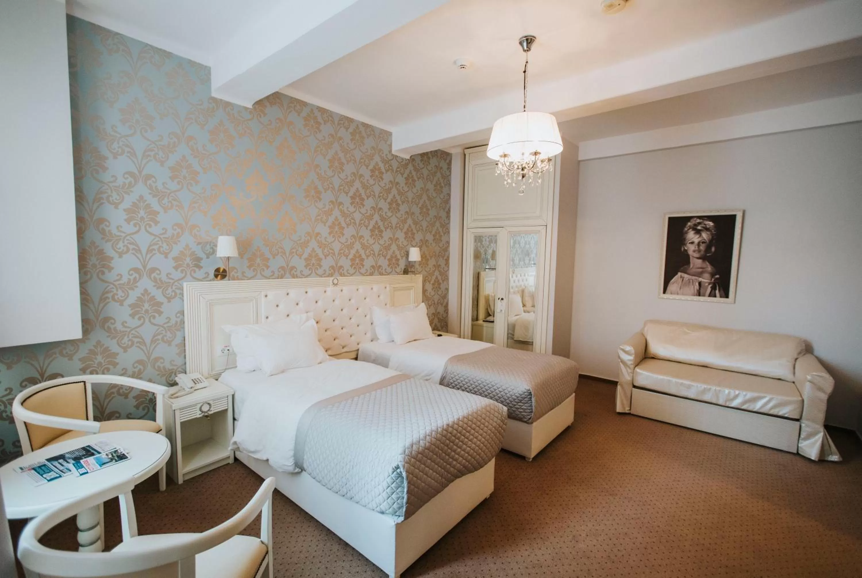 Twin Room in Carol Boutique - Vila Cornelia