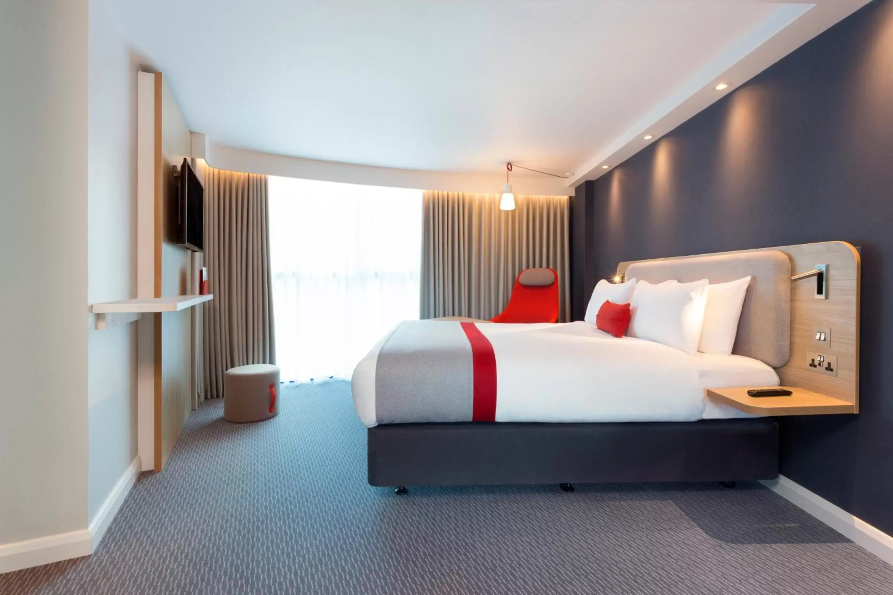 Bedroom in Holiday Inn Express Southampton - M27, J7, an IHG Hotel