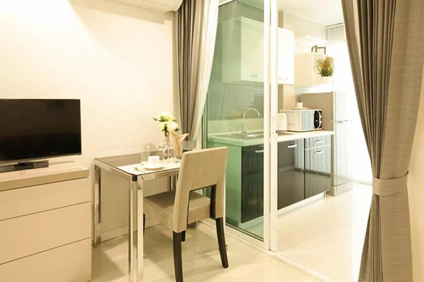 Kitchen or kitchenette in The Sriracha Residence