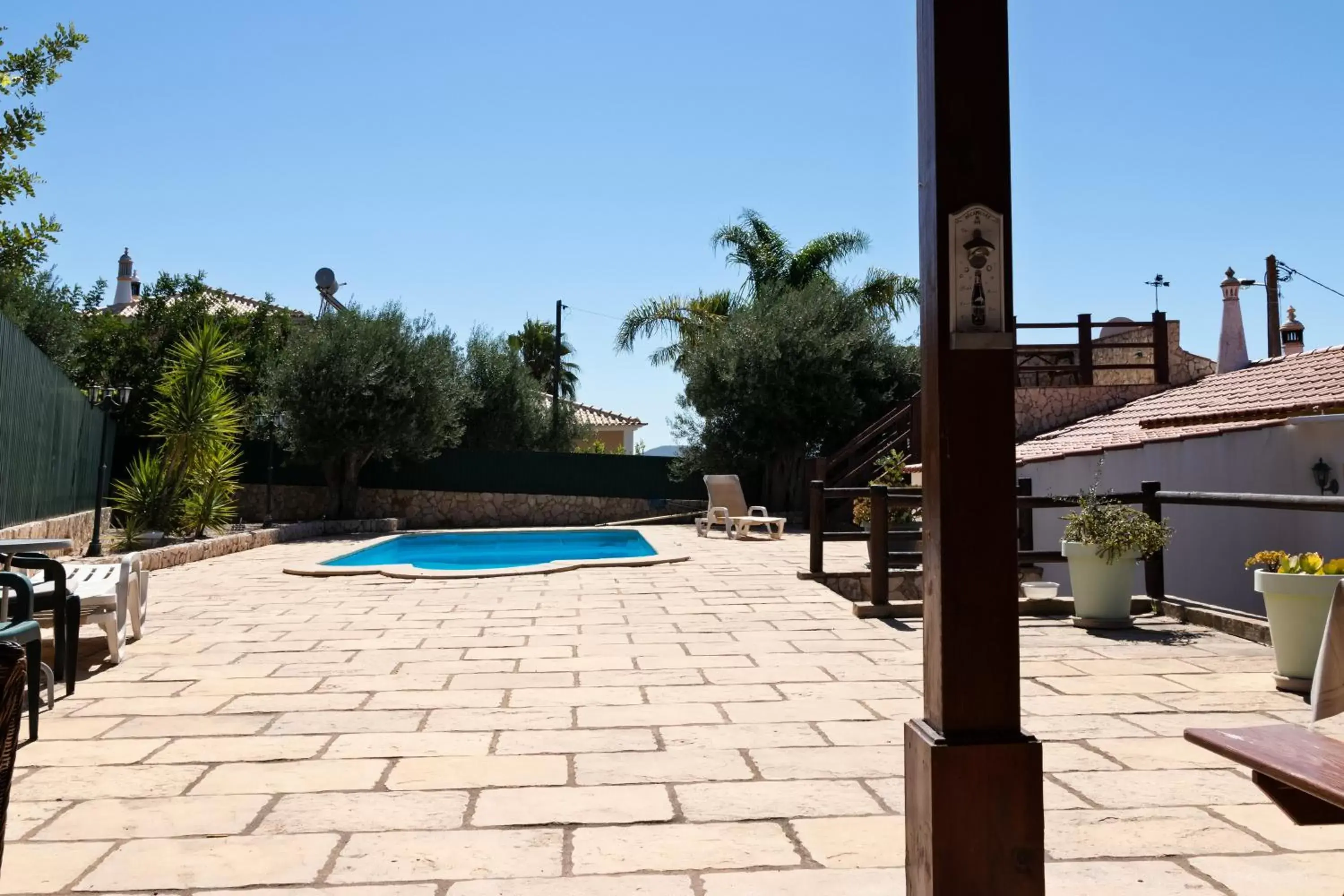 Property building, Swimming Pool in B&B Quinta da Romãzeira