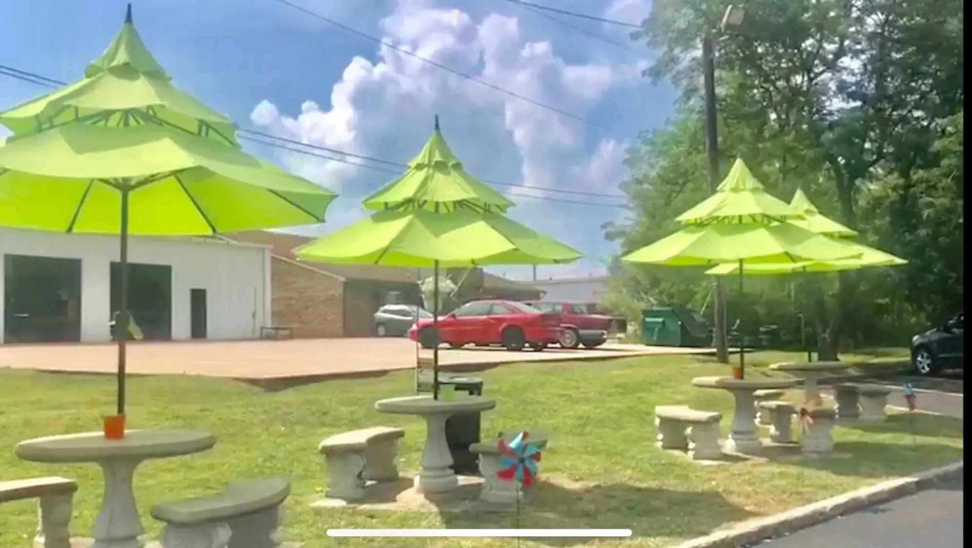 BBQ facilities, Garden in Super 8 by Wyndham Radcliff Ft. Knox Area