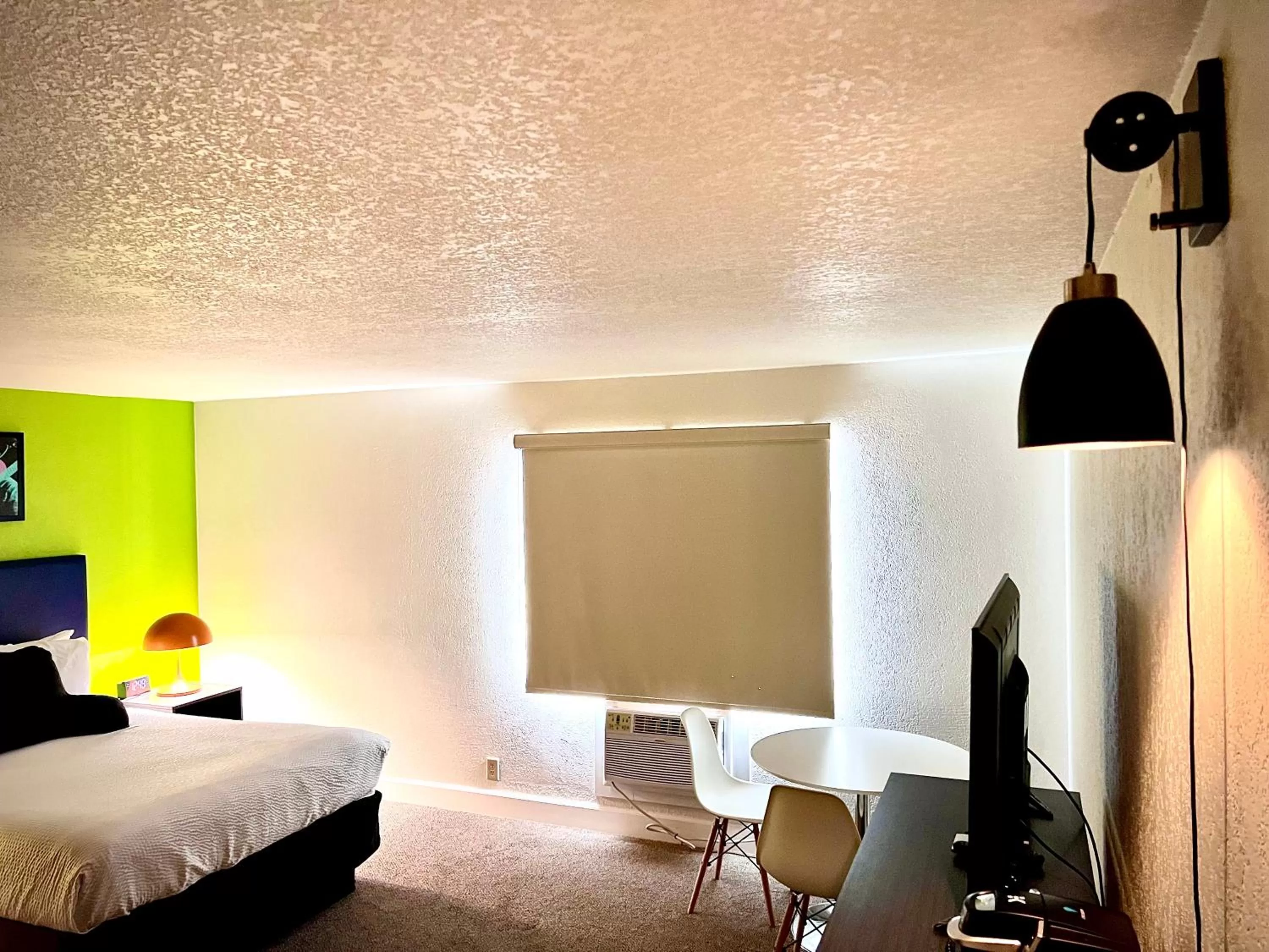 Bedroom, Bed in Signature Inn Eugene