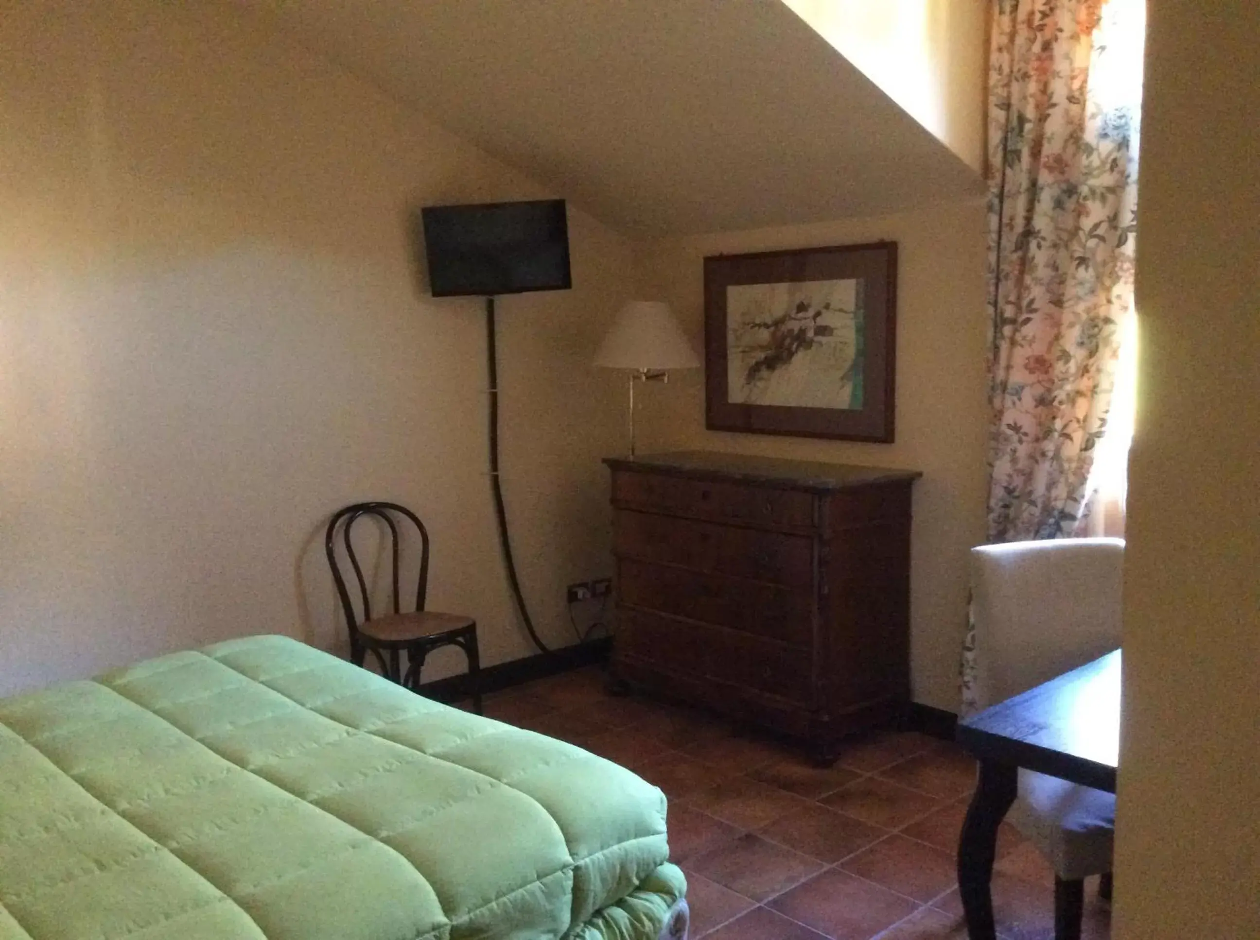 Photo of the whole room, TV/Entertainment Center in B&B MontAlbano