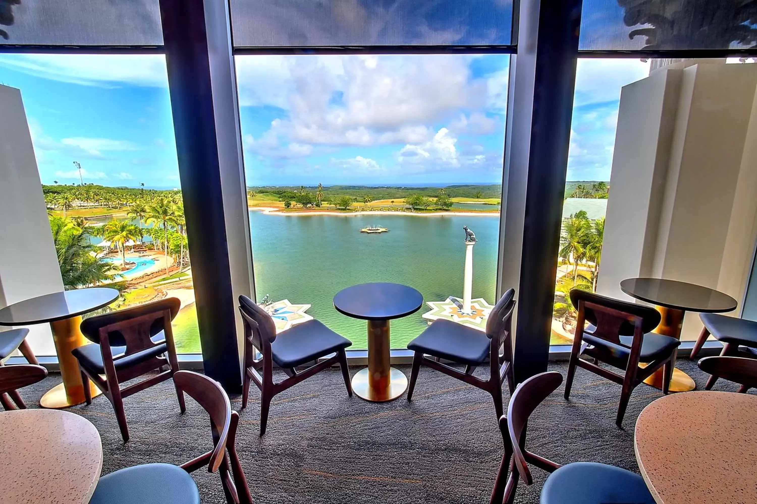 Lounge or bar in LeoPalace Resort Guam