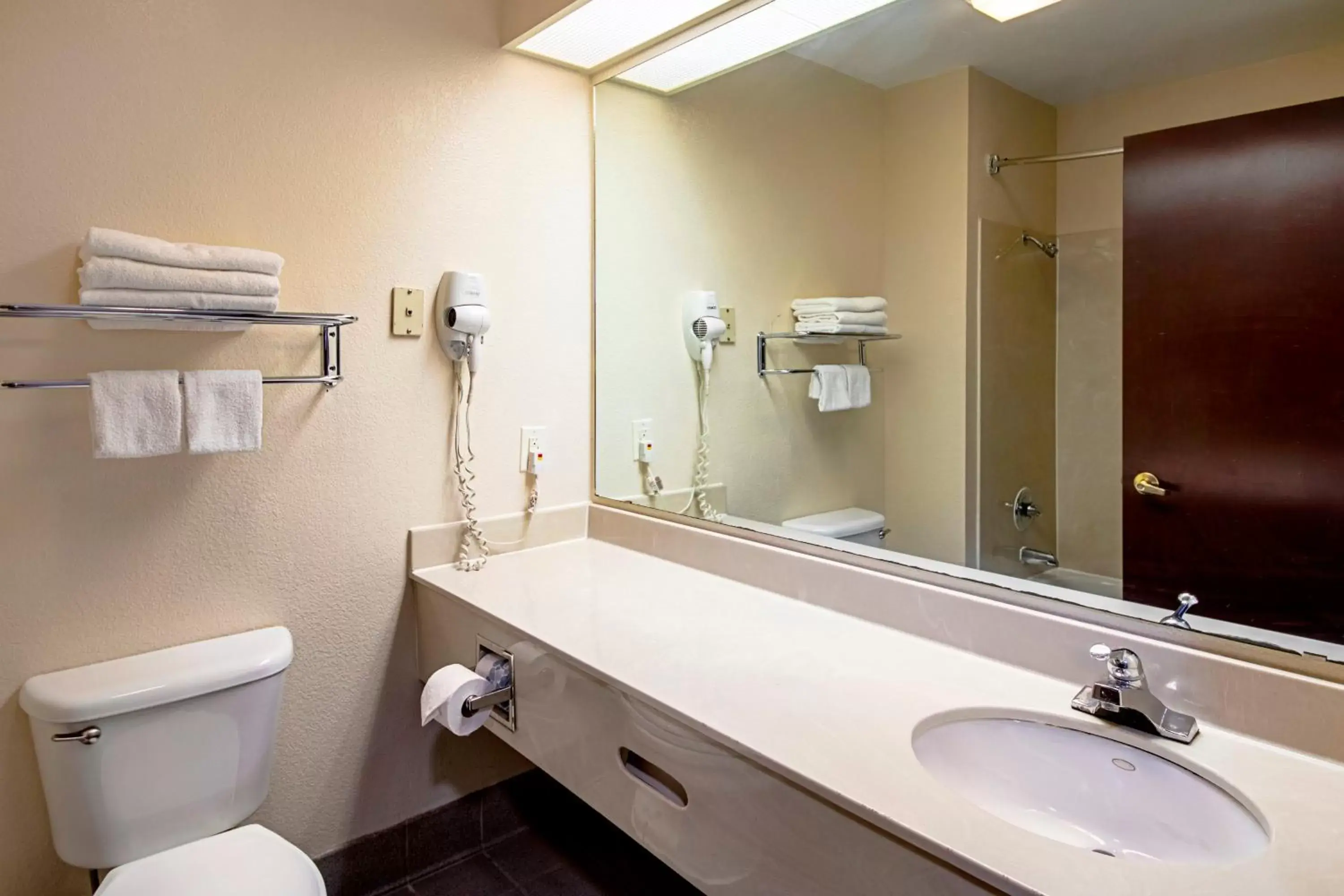 Bathroom in Red Roof Inn San Marcos