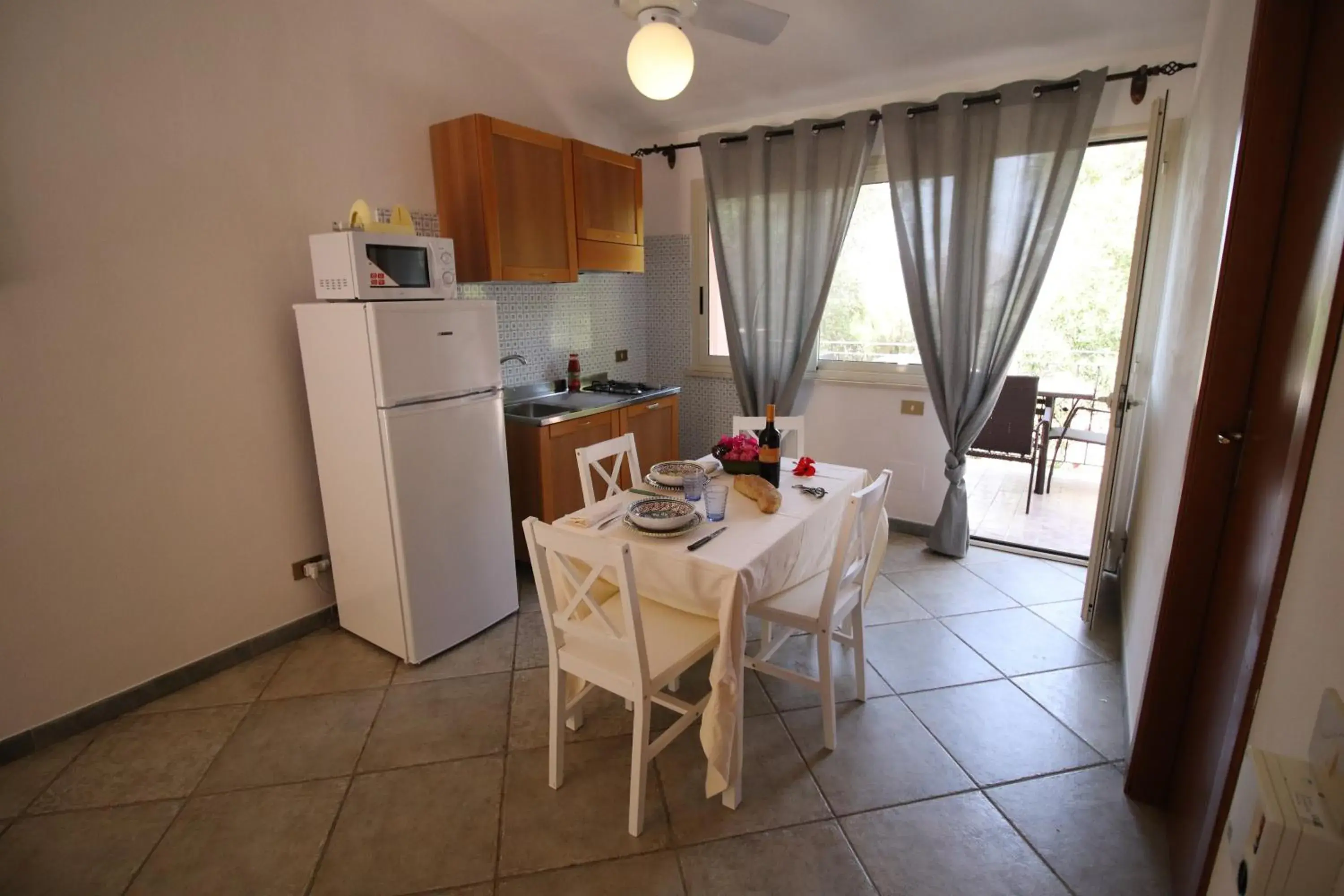 Kitchen or kitchenette, Dining Area in Cala Dell'Arena